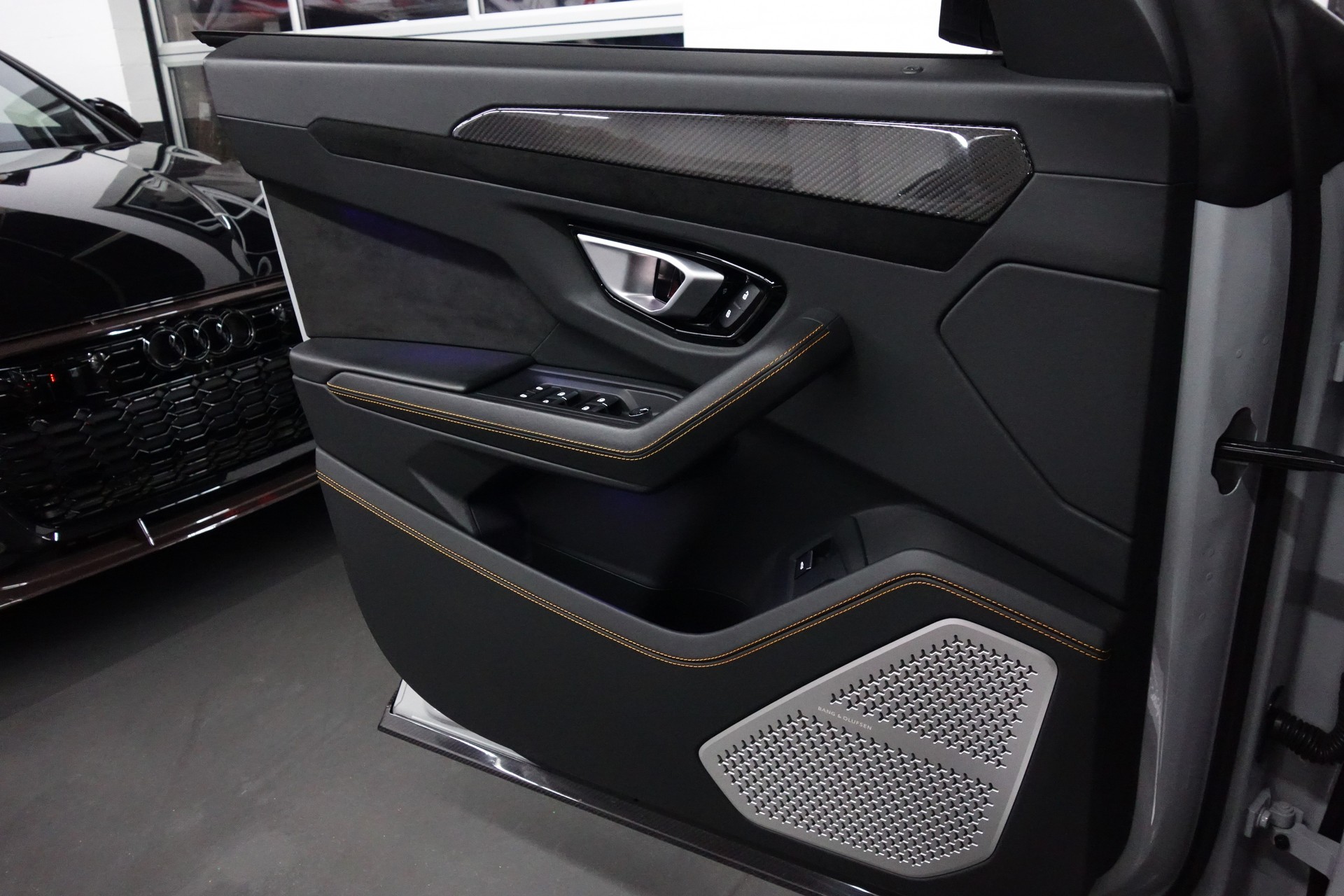 LAMBORGHINI URUS E-GEAR GRIGIO HATI FULL CARBON AKRAPOVIC ON TOP-image-22