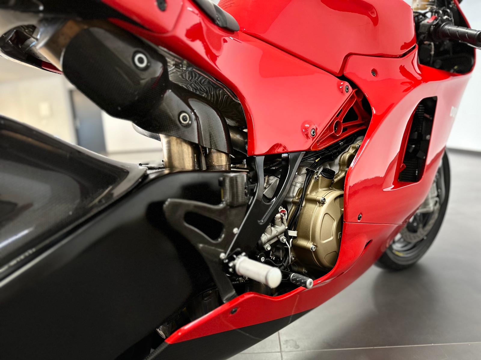 DUCATI Desmosedici RR Edition limitée 585/1500-image-8