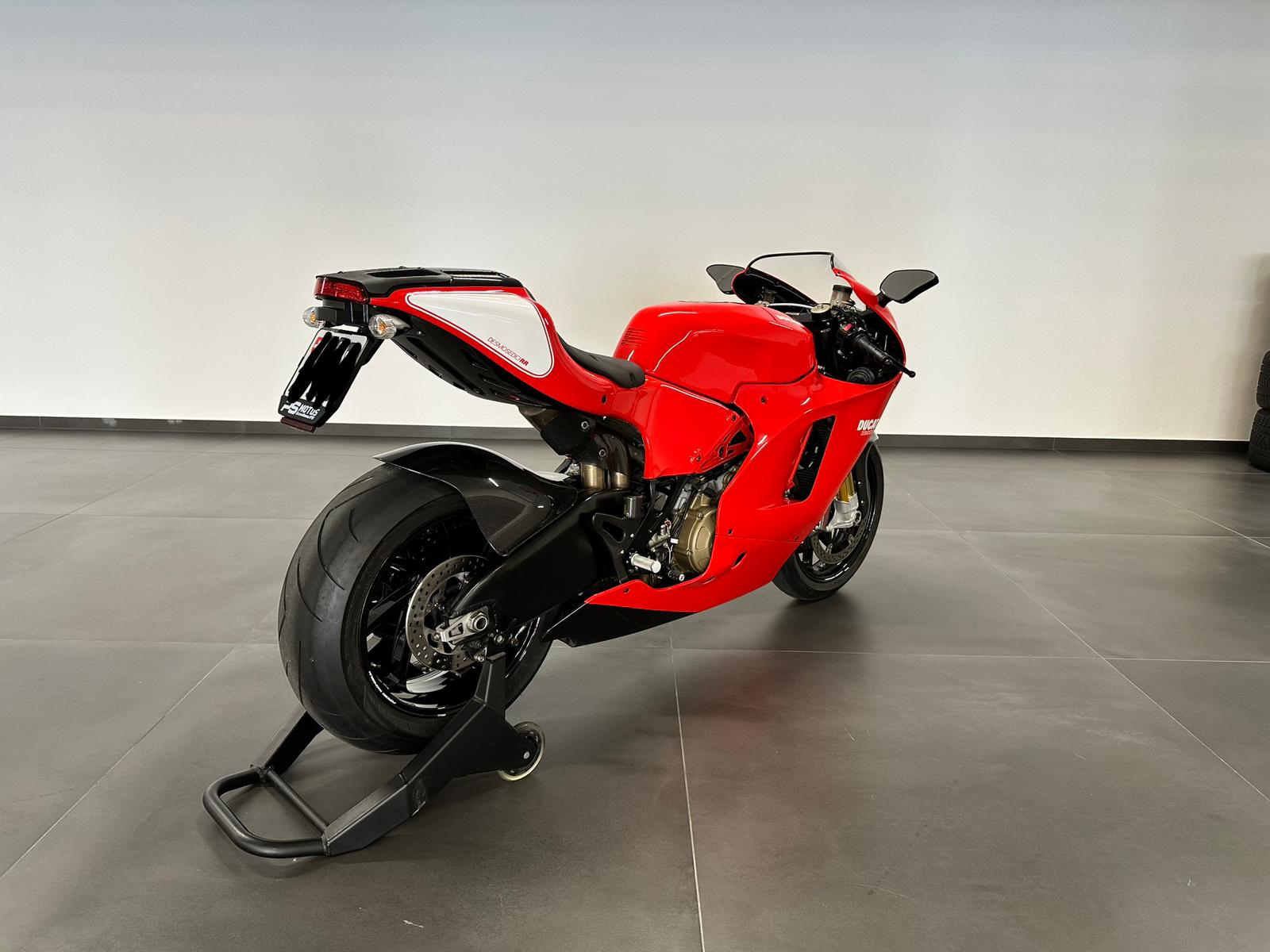 DUCATI Desmosedici RR Edition limitée 585/1500-showroom-element-2