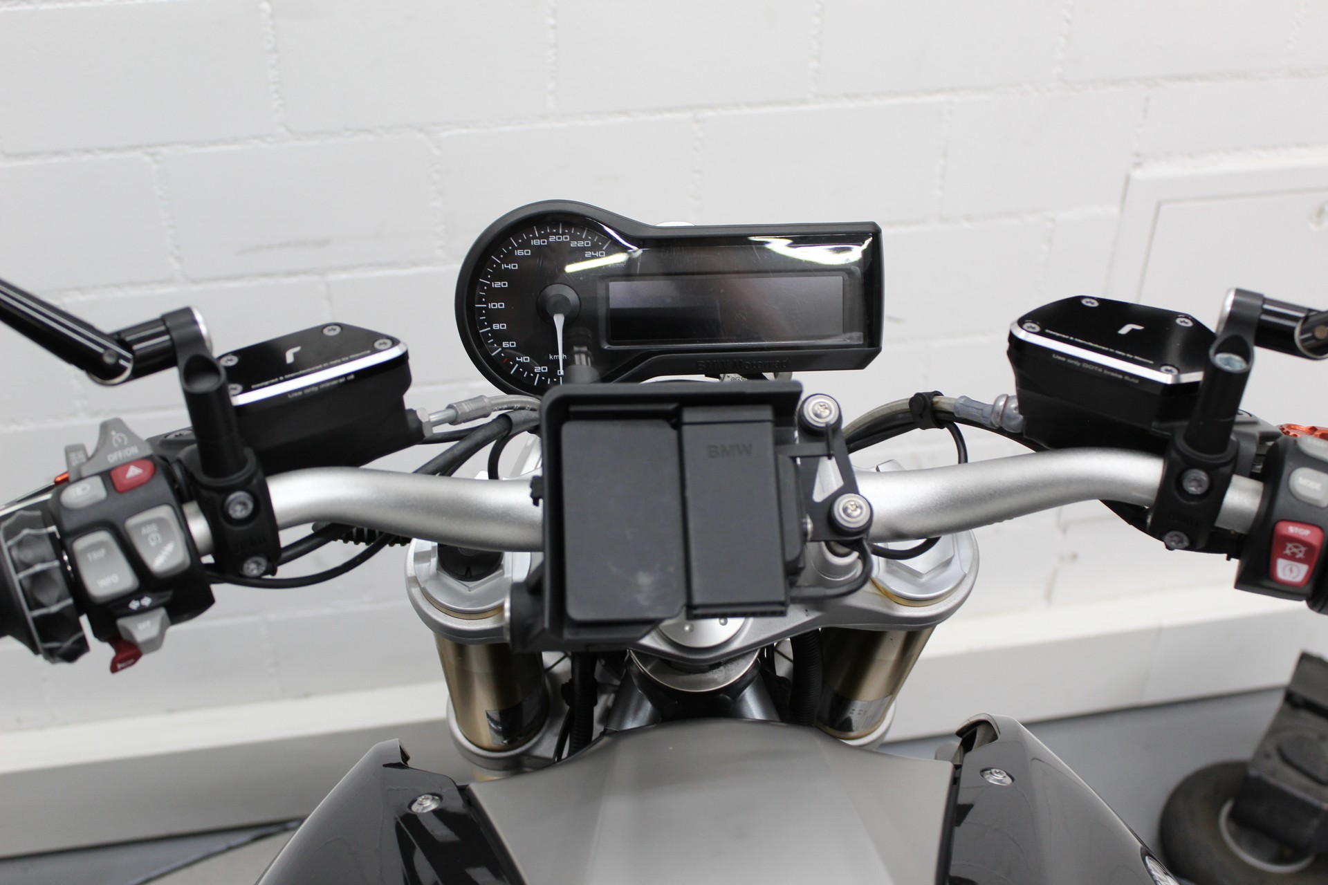 BMW R 1200 R ABS-image-8