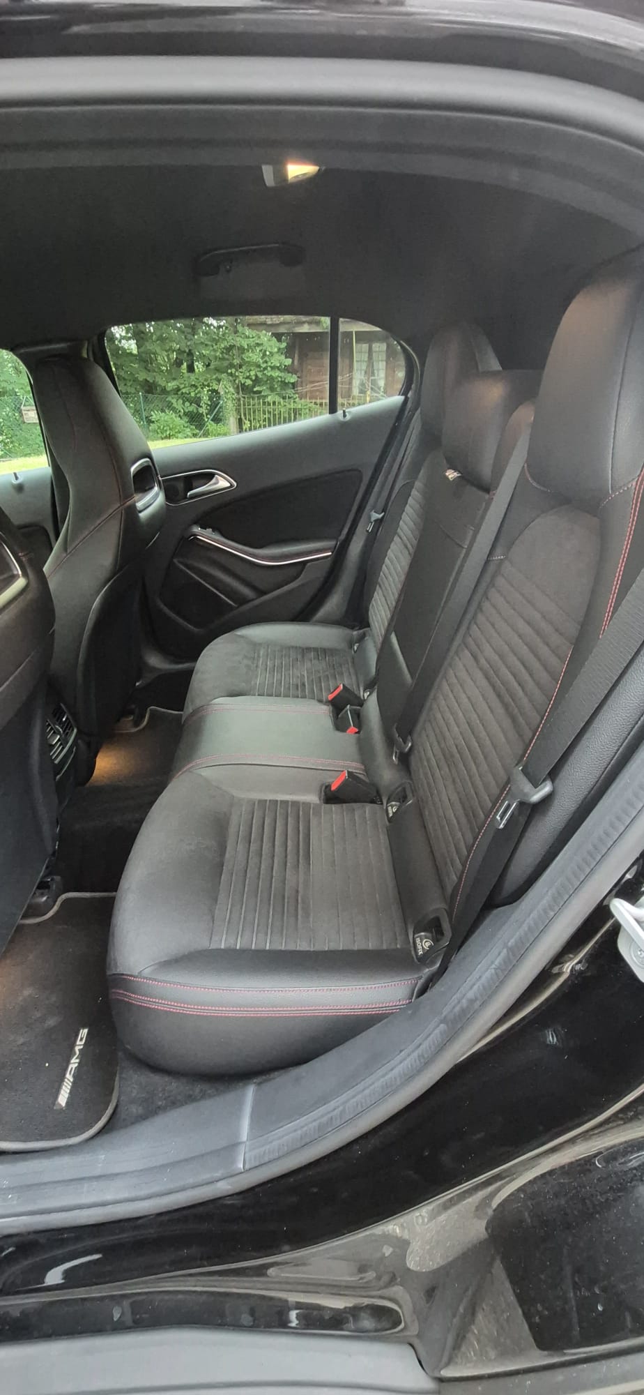 MERCEDES-BENZ GLA 200 AMG Line 7G-DCT-image-6
