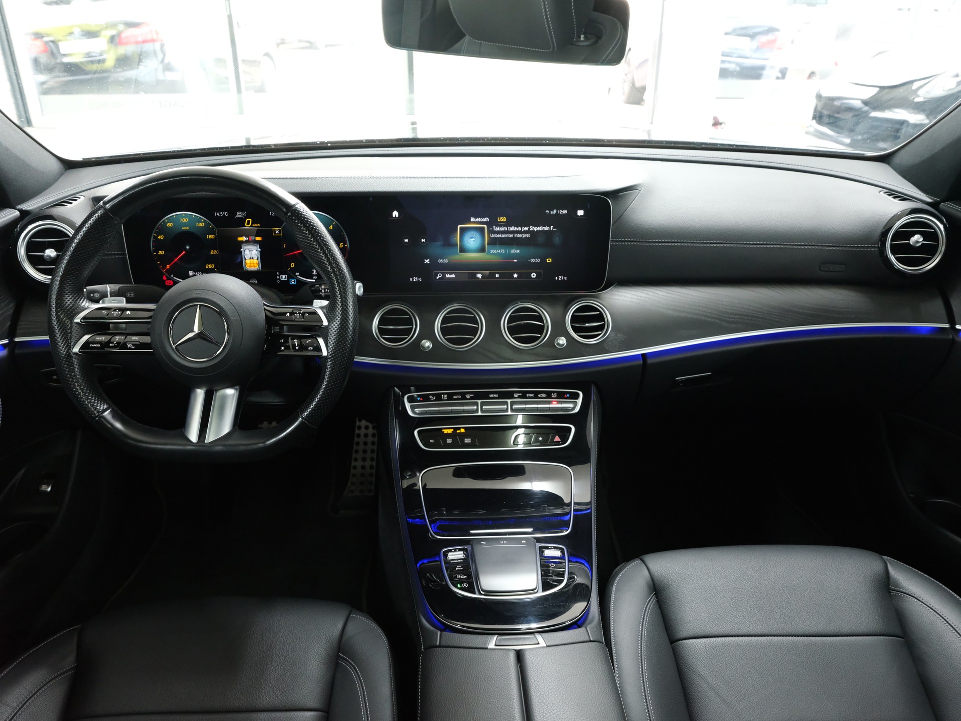MERCEDES-BENZ E 400 d 4Matic AMG Line 9G-Tronic-image-12