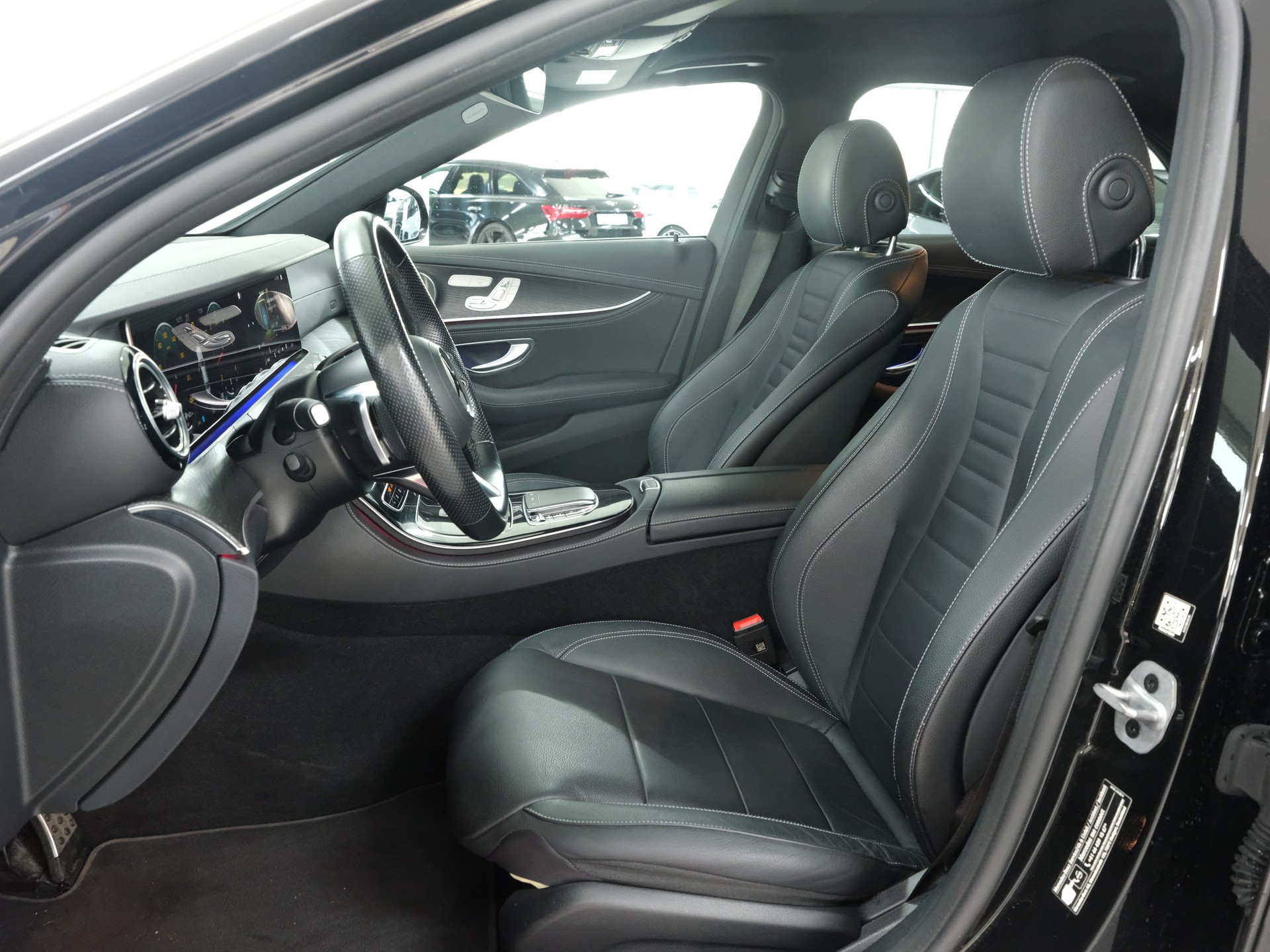 MERCEDES-BENZ E 400 d 4Matic AMG Line 9G-Tronic-image-10