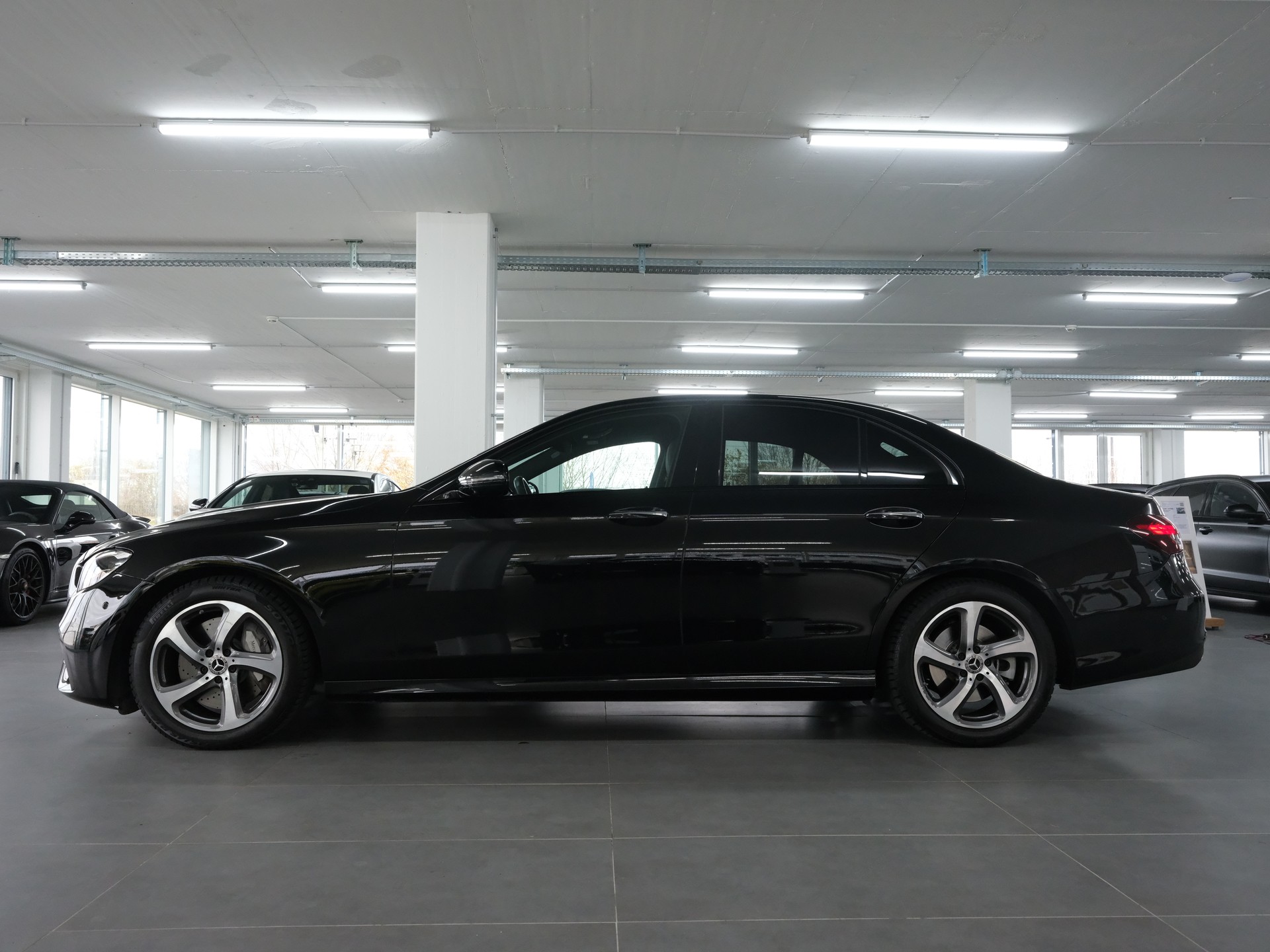 MERCEDES-BENZ E 400 d 4Matic AMG Line 9G-Tronic-image-5
