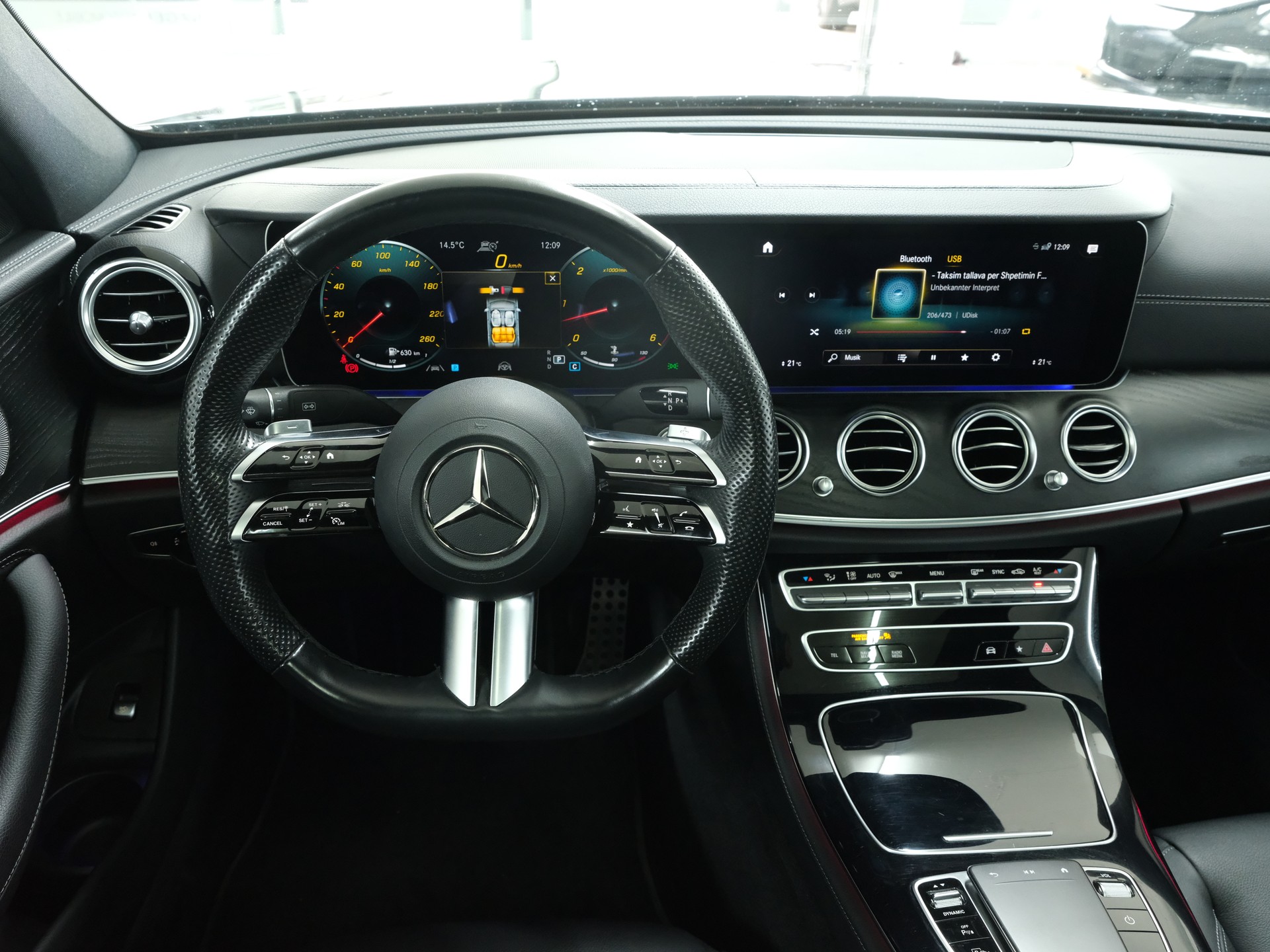 MERCEDES-BENZ E 400 d 4Matic AMG Line 9G-Tronic-image-11