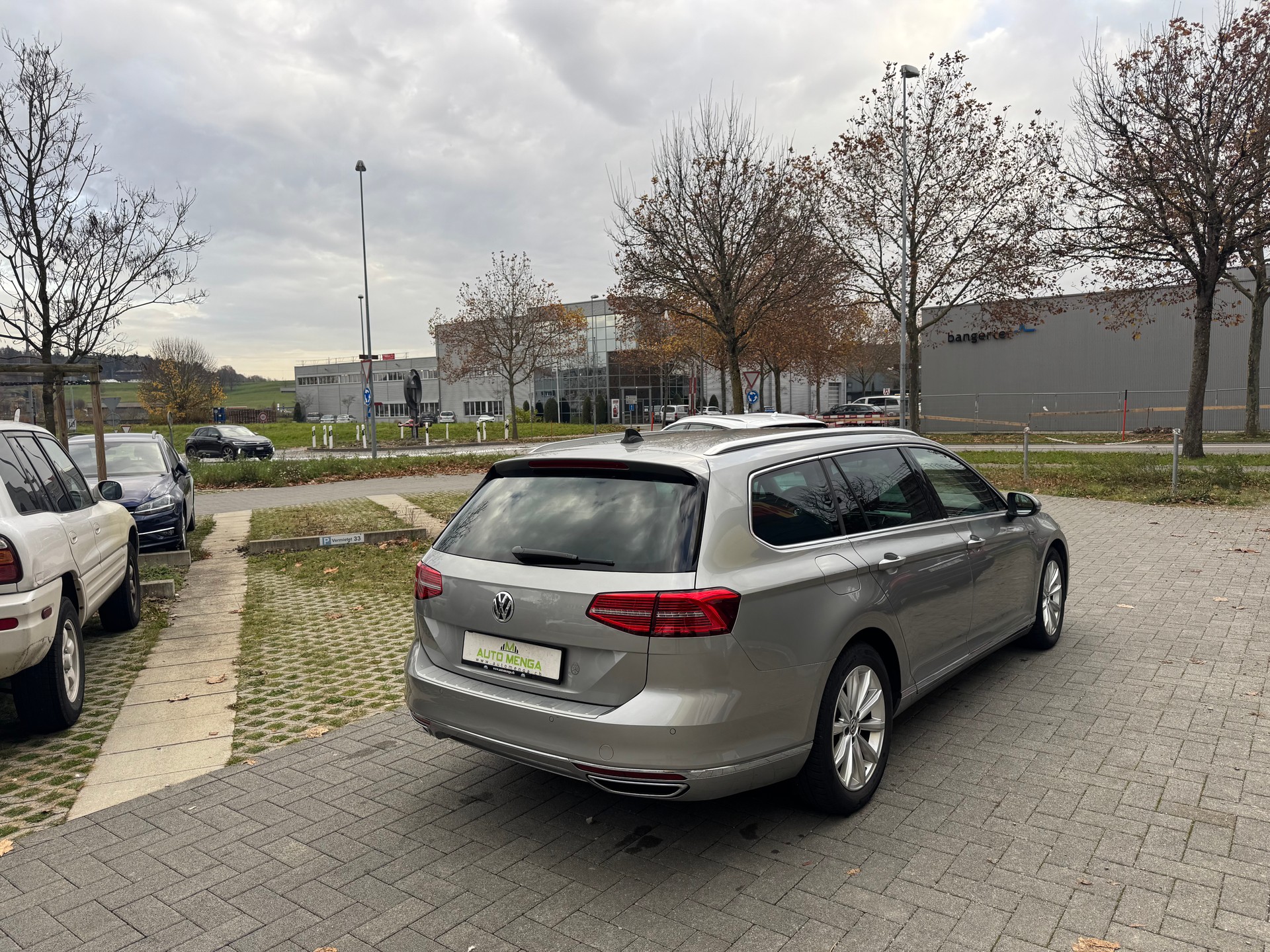 VW Passat Variant 2.0 TDI BMT High. DSG 4Motion-image-4