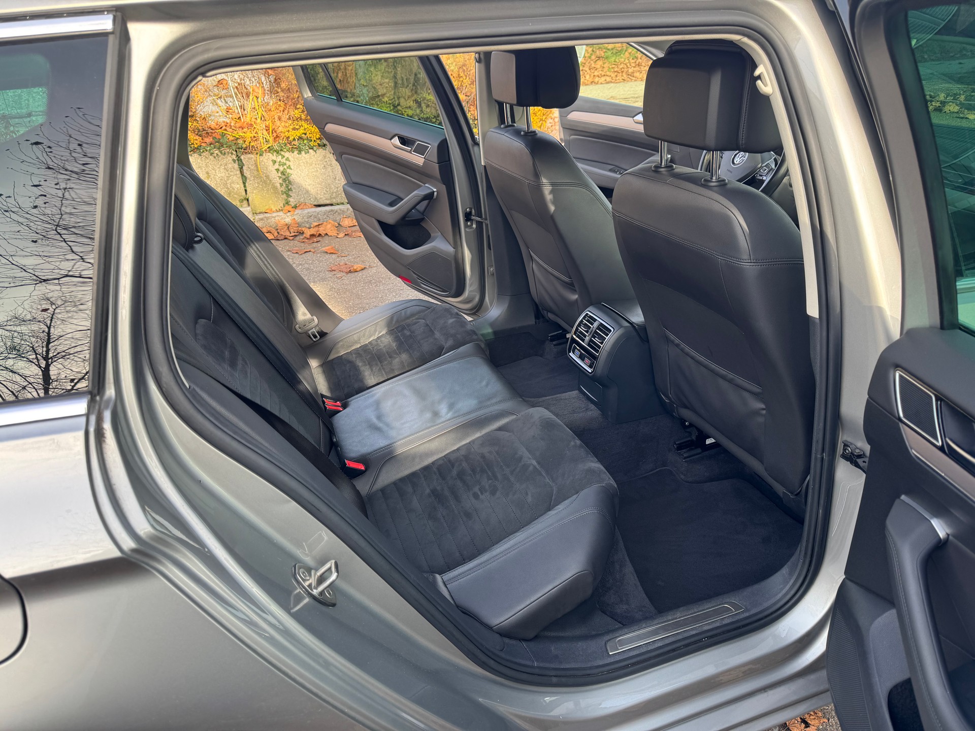 VW Passat Variant 2.0 TDI BMT High. DSG 4Motion-image-12