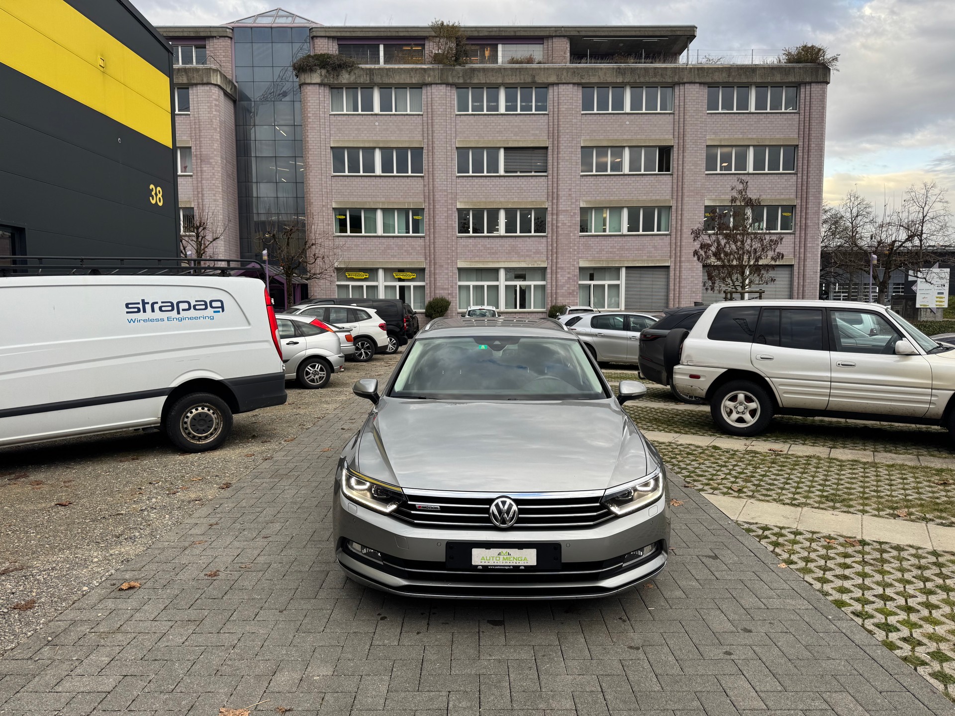 VW Passat Variant 2.0 TDI BMT High. DSG 4Motion-image-1