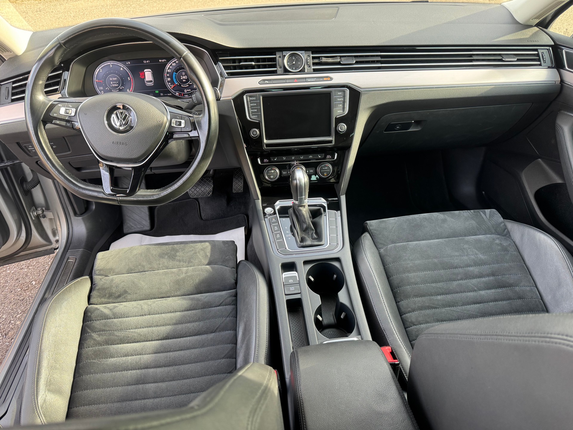VW Passat Variant 2.0 TDI BMT High. DSG 4Motion-image-8