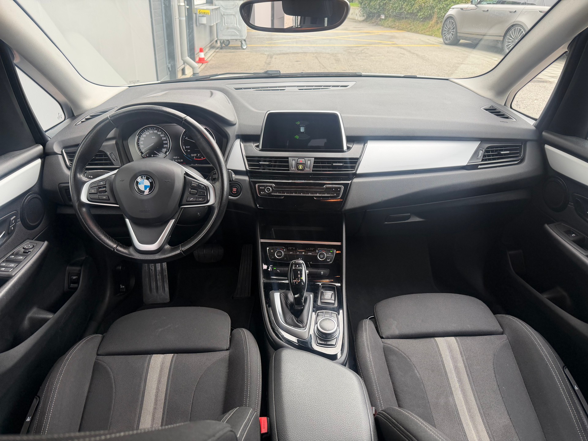 BMW 216d Active Tourer-image-8
