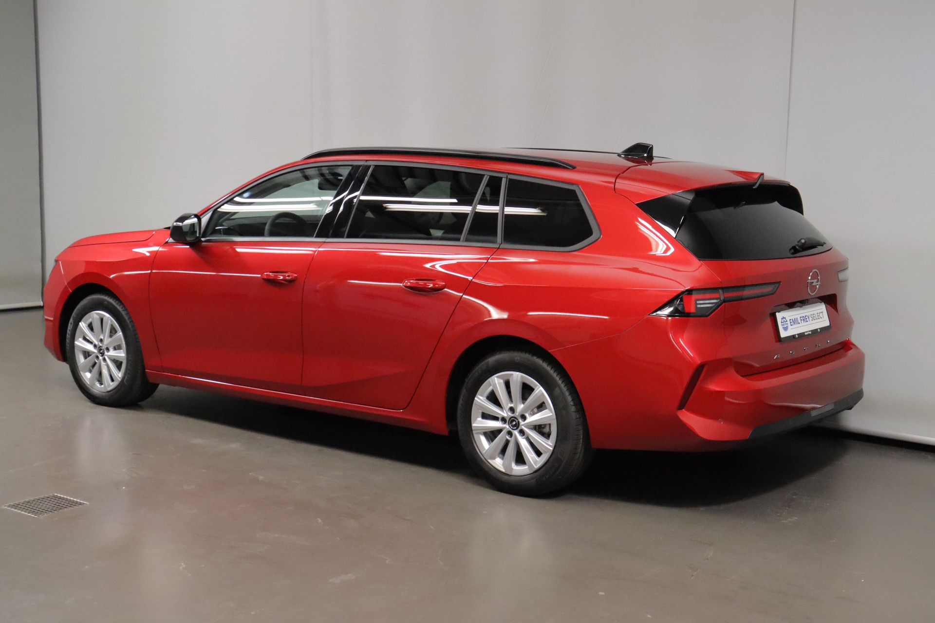 OPEL Astra Sports Tourer 1.2 T Edition-image-8
