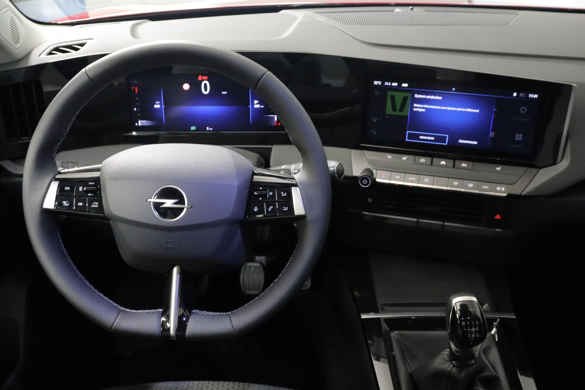 OPEL Astra Sports Tourer 1.2 T Edition-image-5