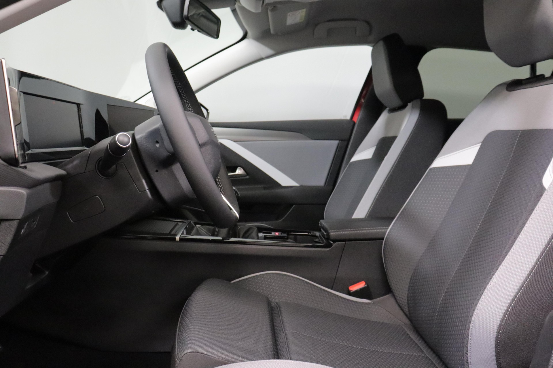 OPEL Astra Sports Tourer 1.2 T Edition-image-2