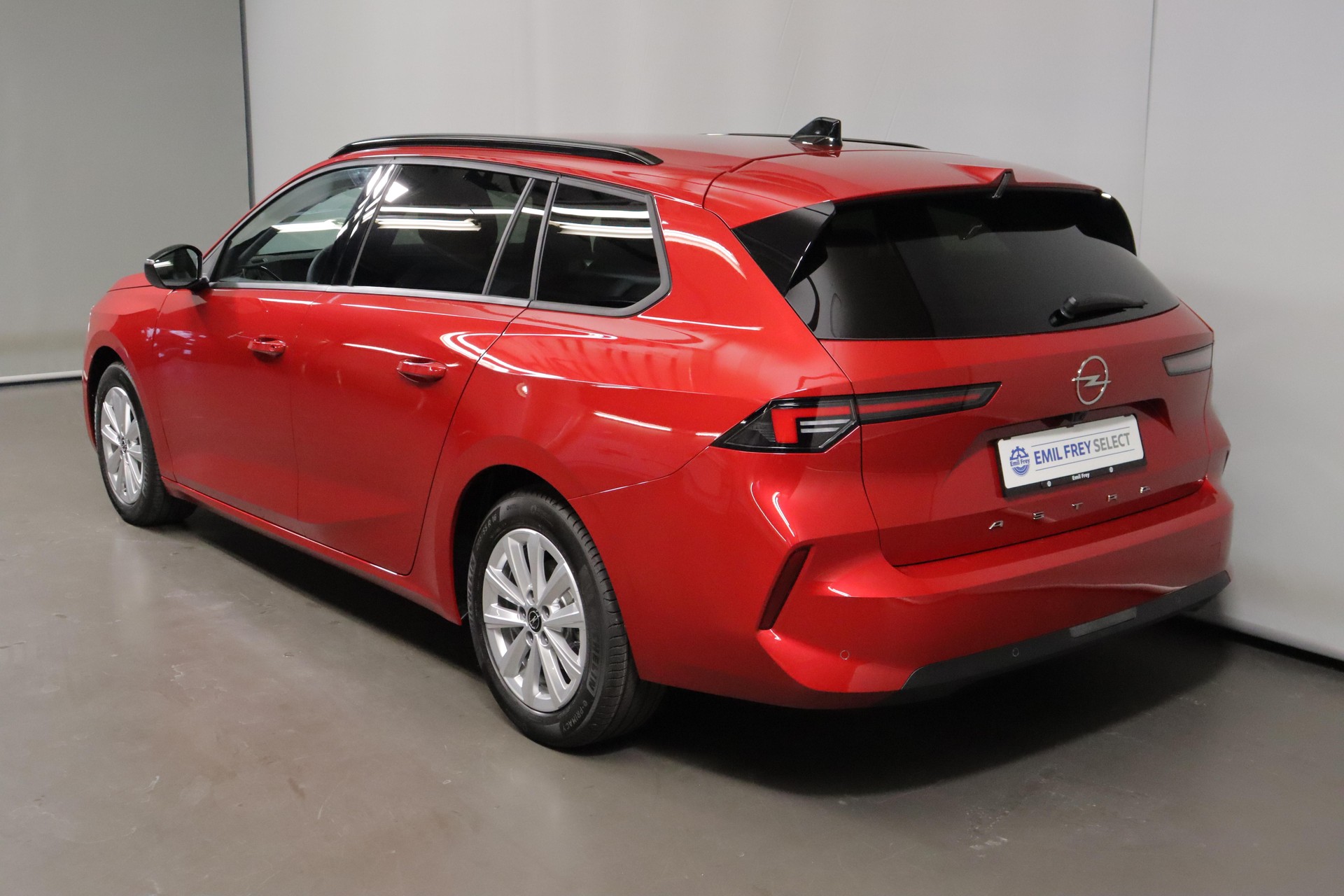 OPEL Astra Sports Tourer 1.2 T Edition-image-11