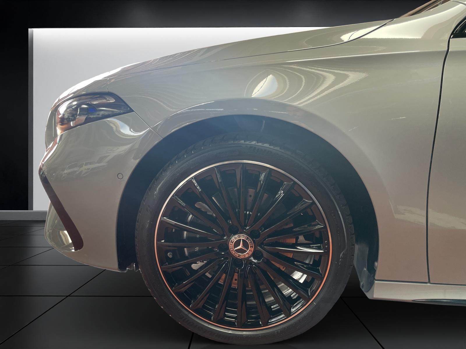 MERCEDES-BENZ A 250 e AMG Line-image-9