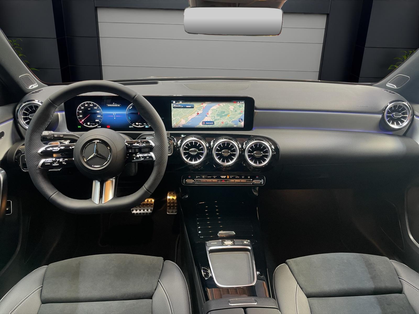 MERCEDES-BENZ A 250 e AMG Line-image-4