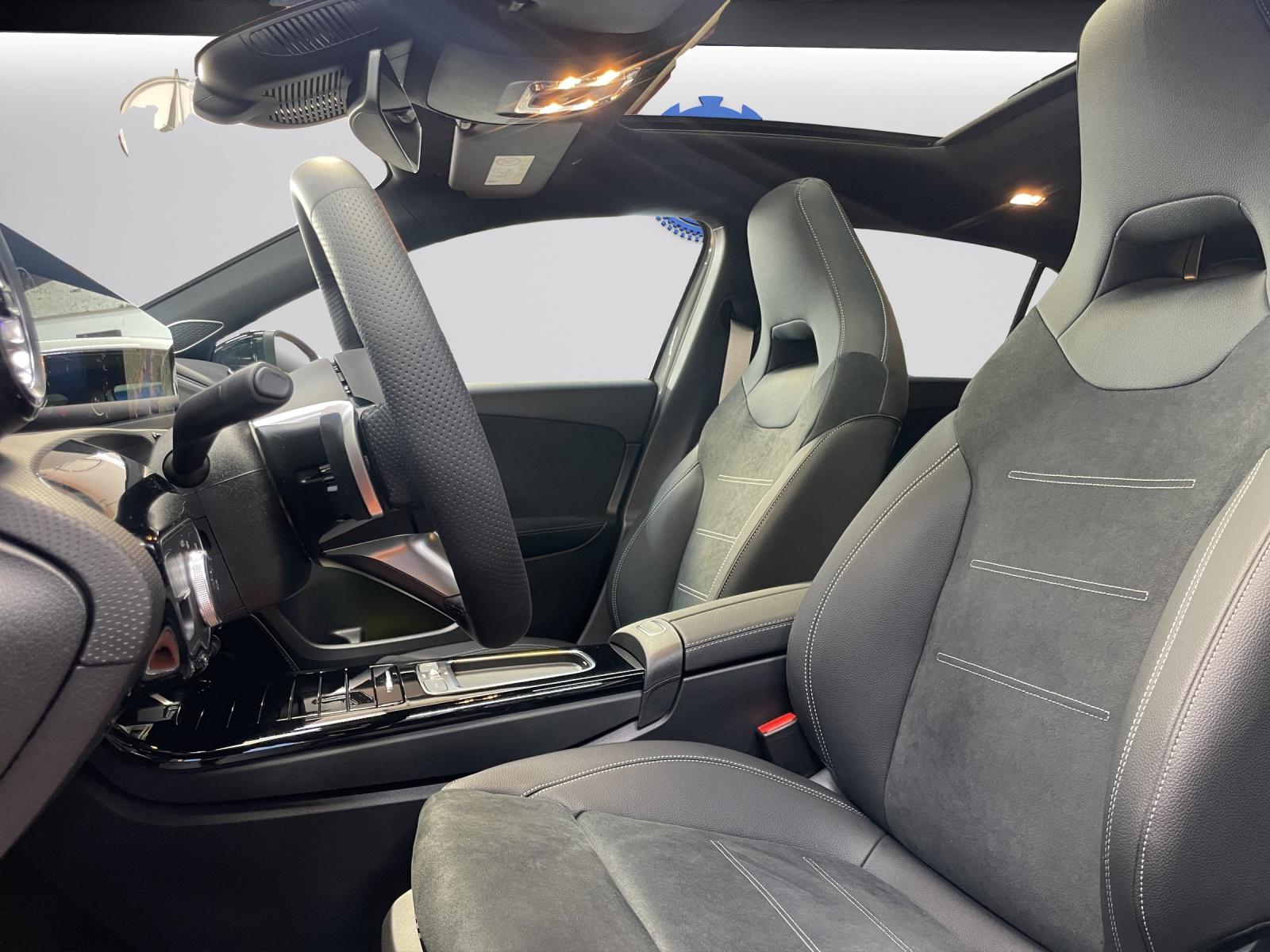 MERCEDES-BENZ A 250 e AMG Line-image-3