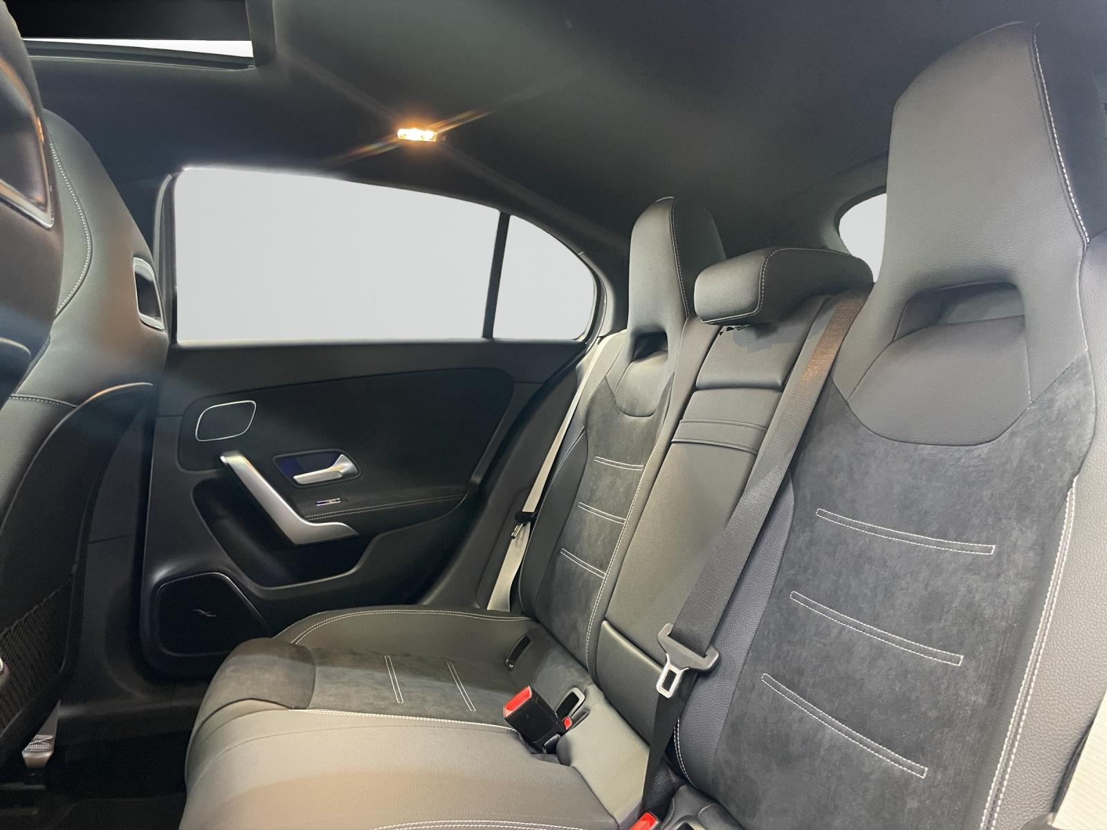 MERCEDES-BENZ A 250 e AMG Line-image-7