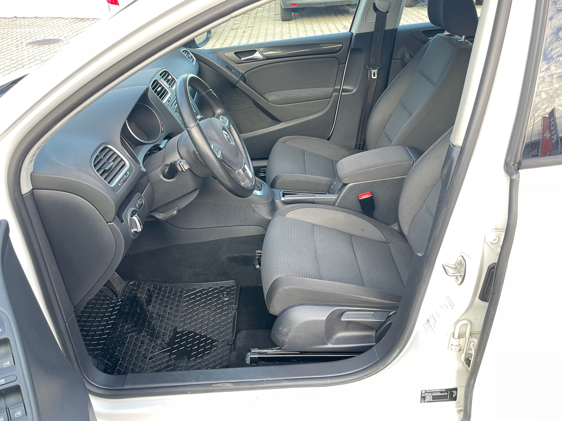 VW Golf 1.4 TSI Team DSG-image-10
