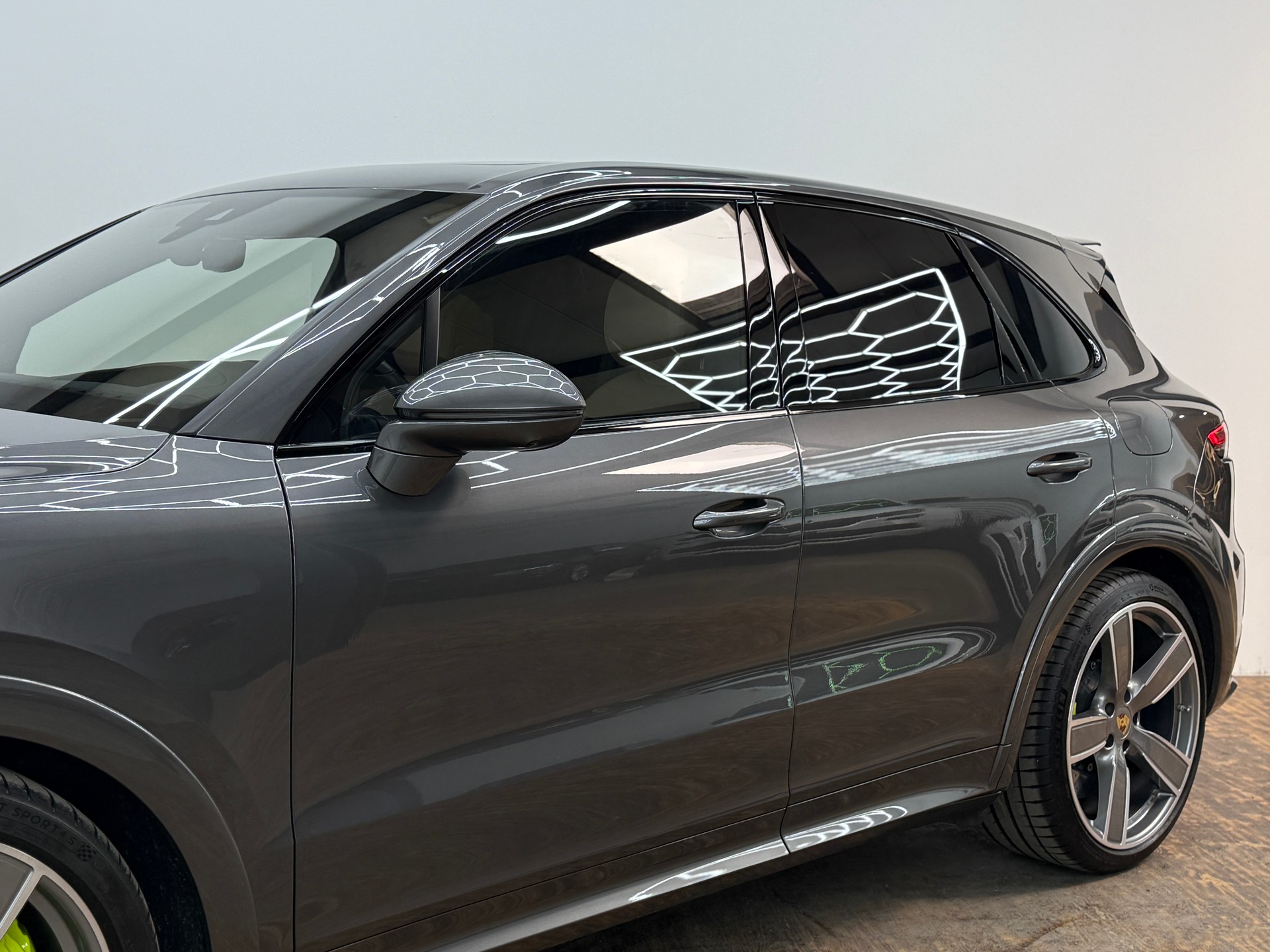 PORSCHE Cayenne Turbo S E-Hybrid-image-6