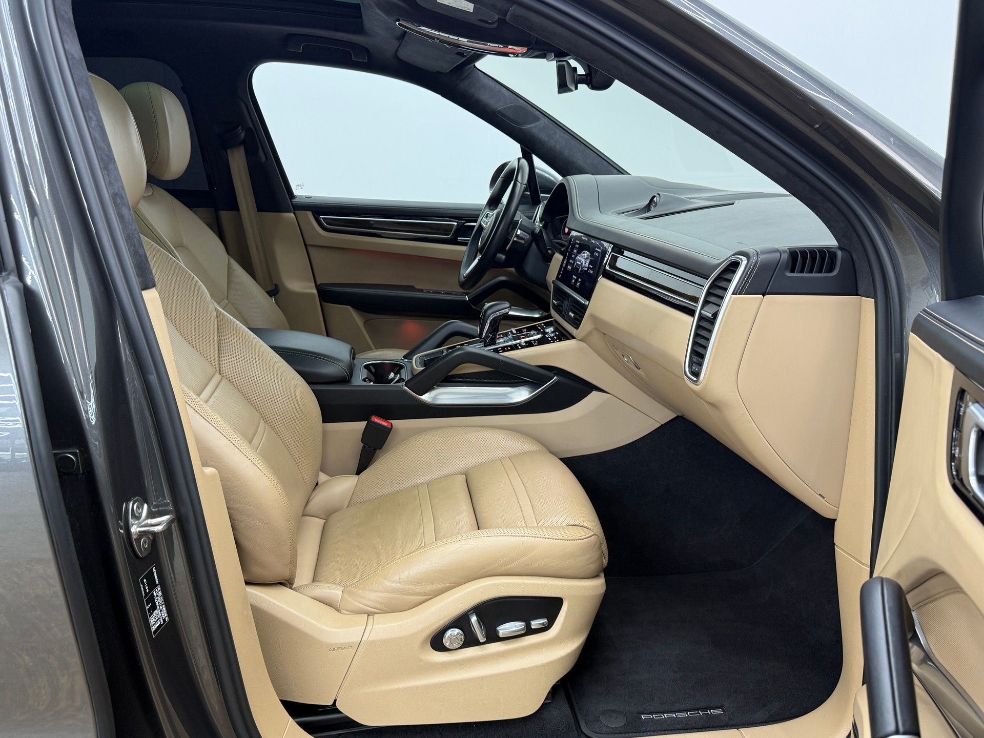 PORSCHE Cayenne Turbo S E-Hybrid-image-20