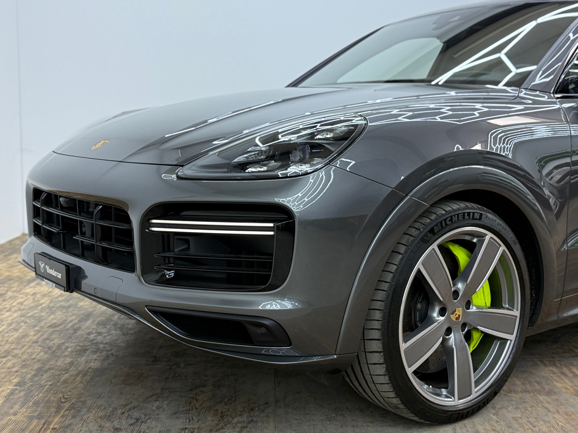 PORSCHE Cayenne Turbo S E-Hybrid-image-4