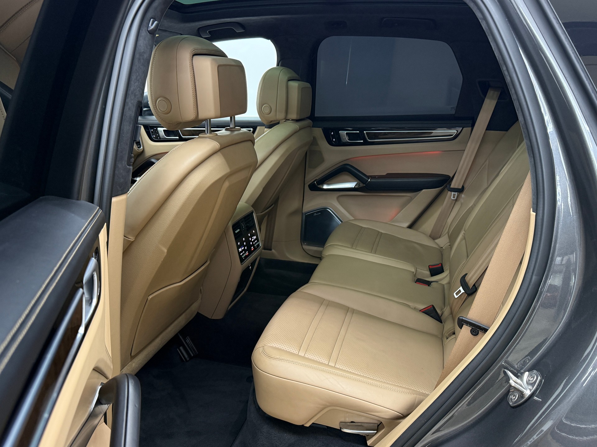 PORSCHE Cayenne Turbo S E-Hybrid-image-22