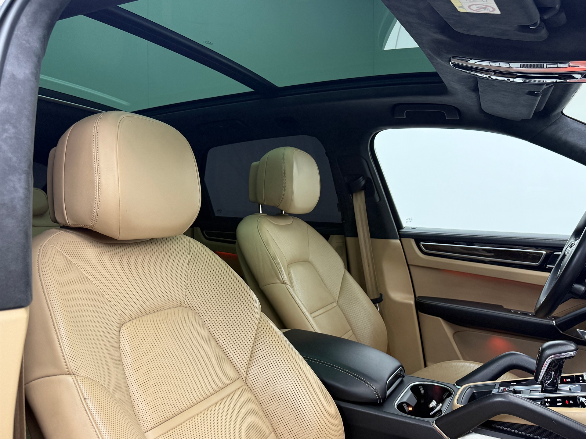 PORSCHE Cayenne Turbo S E-Hybrid-image-21