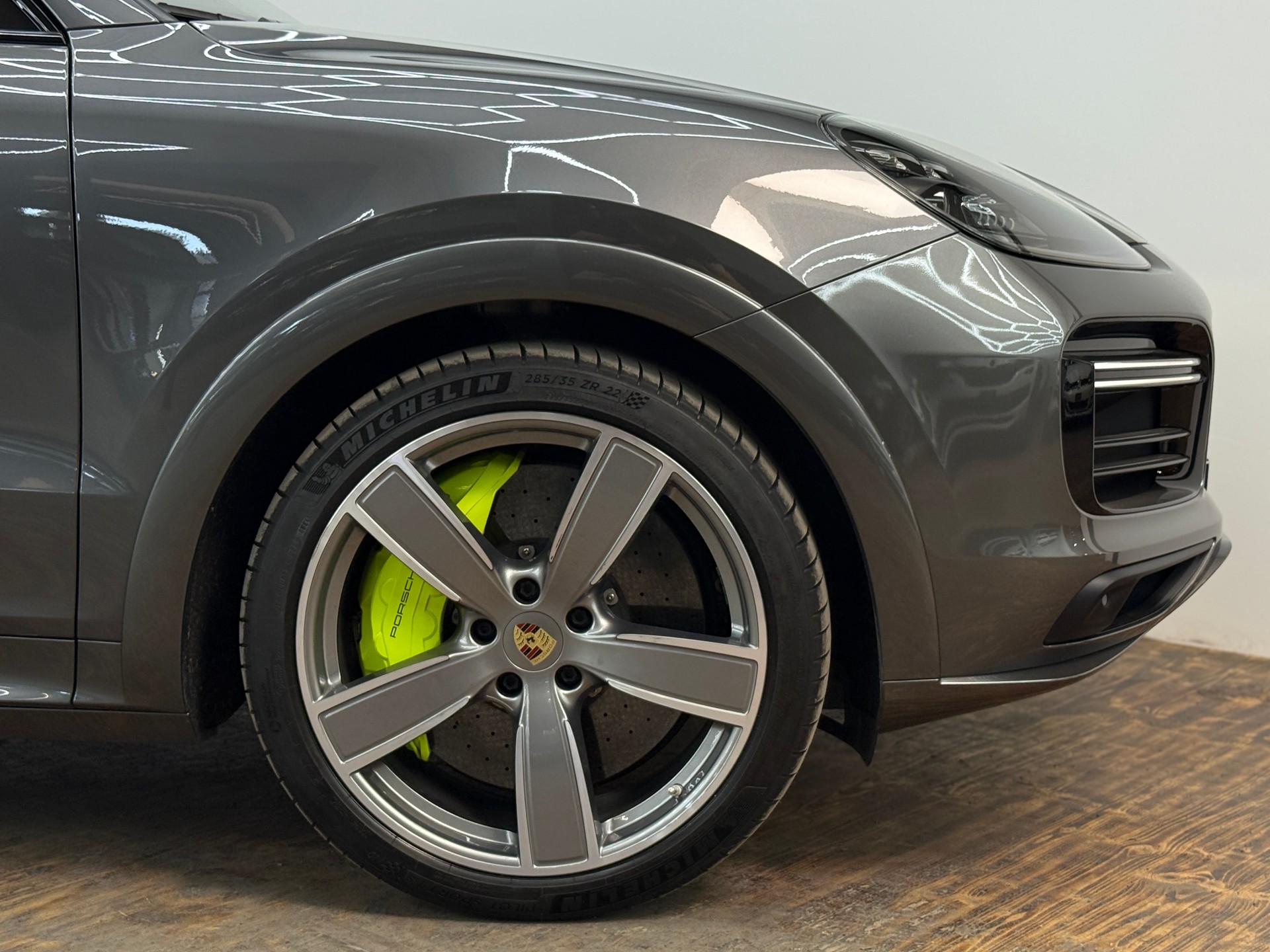 PORSCHE Cayenne Turbo S E-Hybrid-image-17