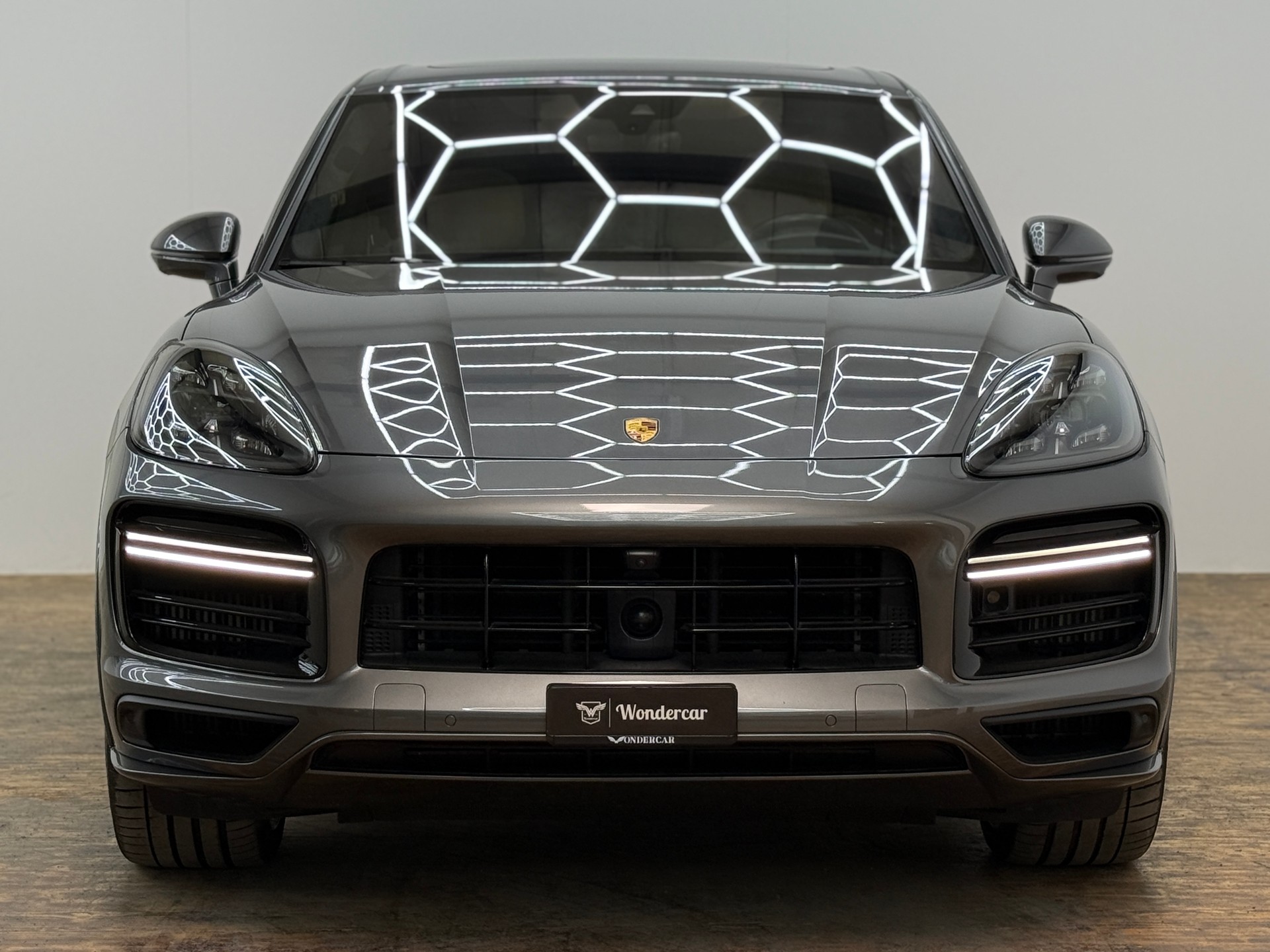 PORSCHE Cayenne Turbo S E-Hybrid-image-2