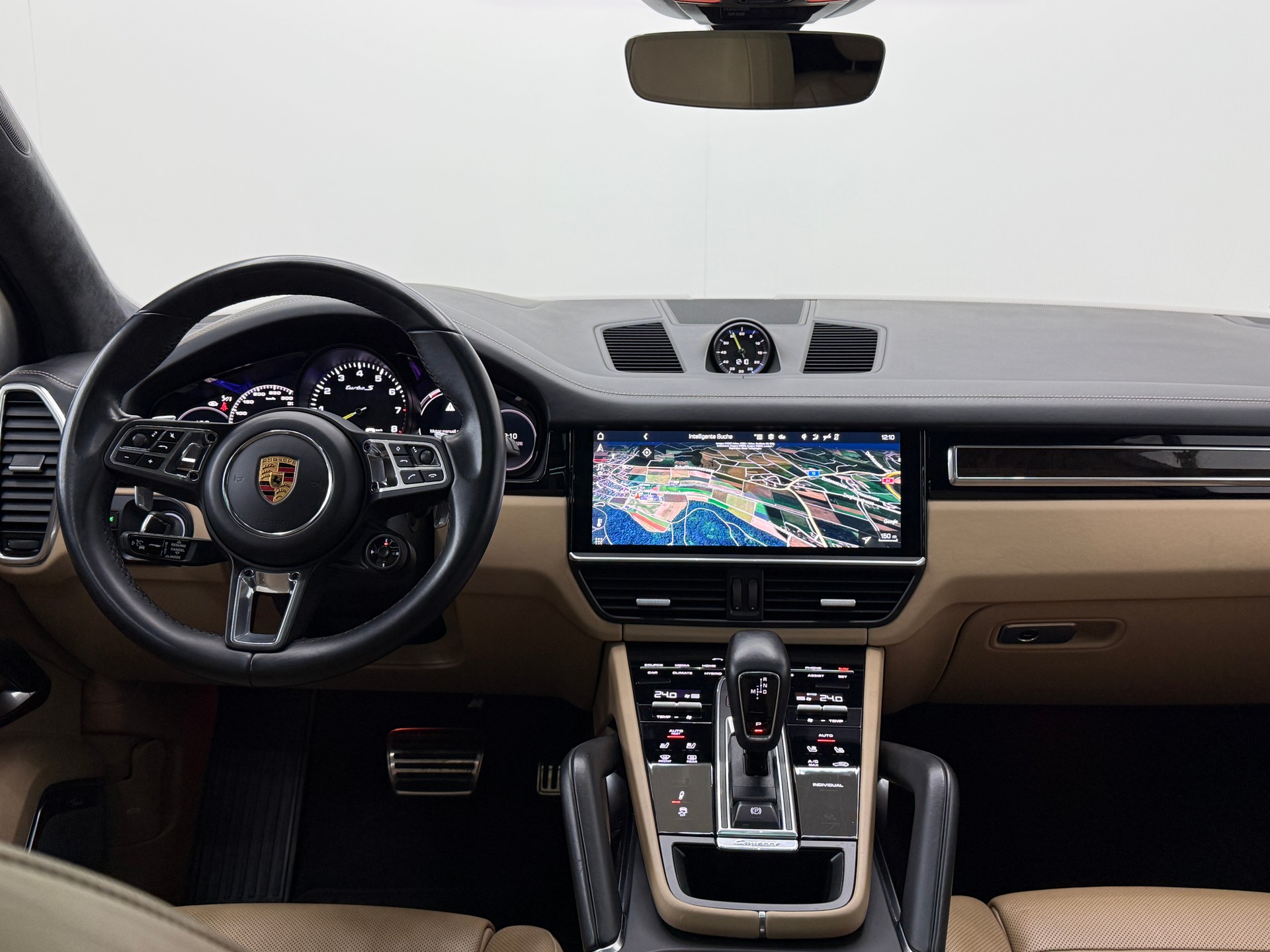 PORSCHE Cayenne Turbo S E-Hybrid-image-25