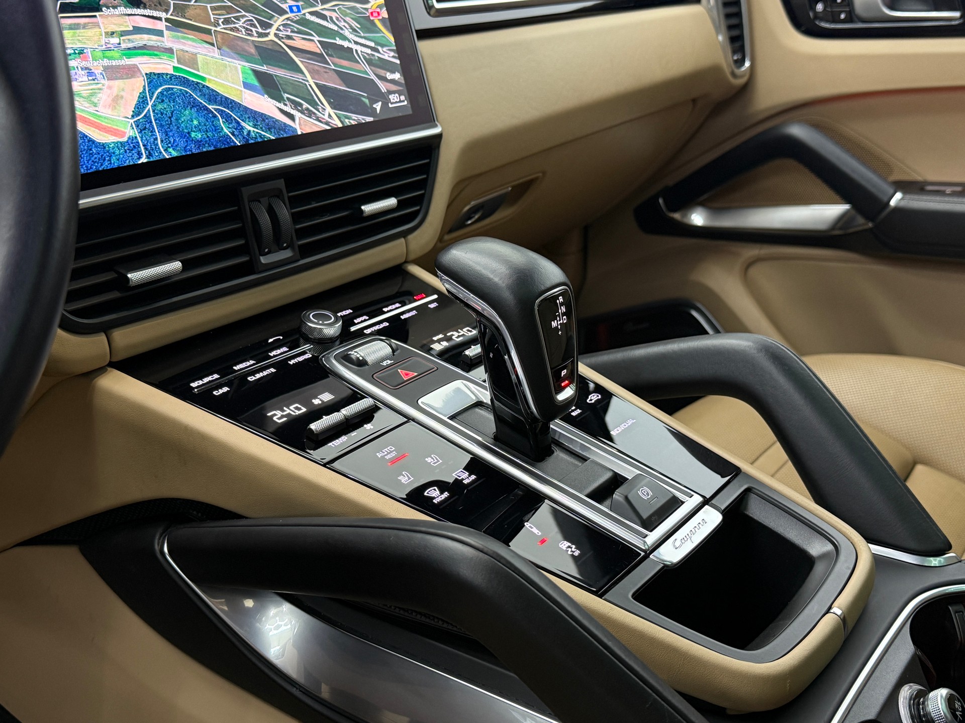 PORSCHE Cayenne Turbo S E-Hybrid-image-28