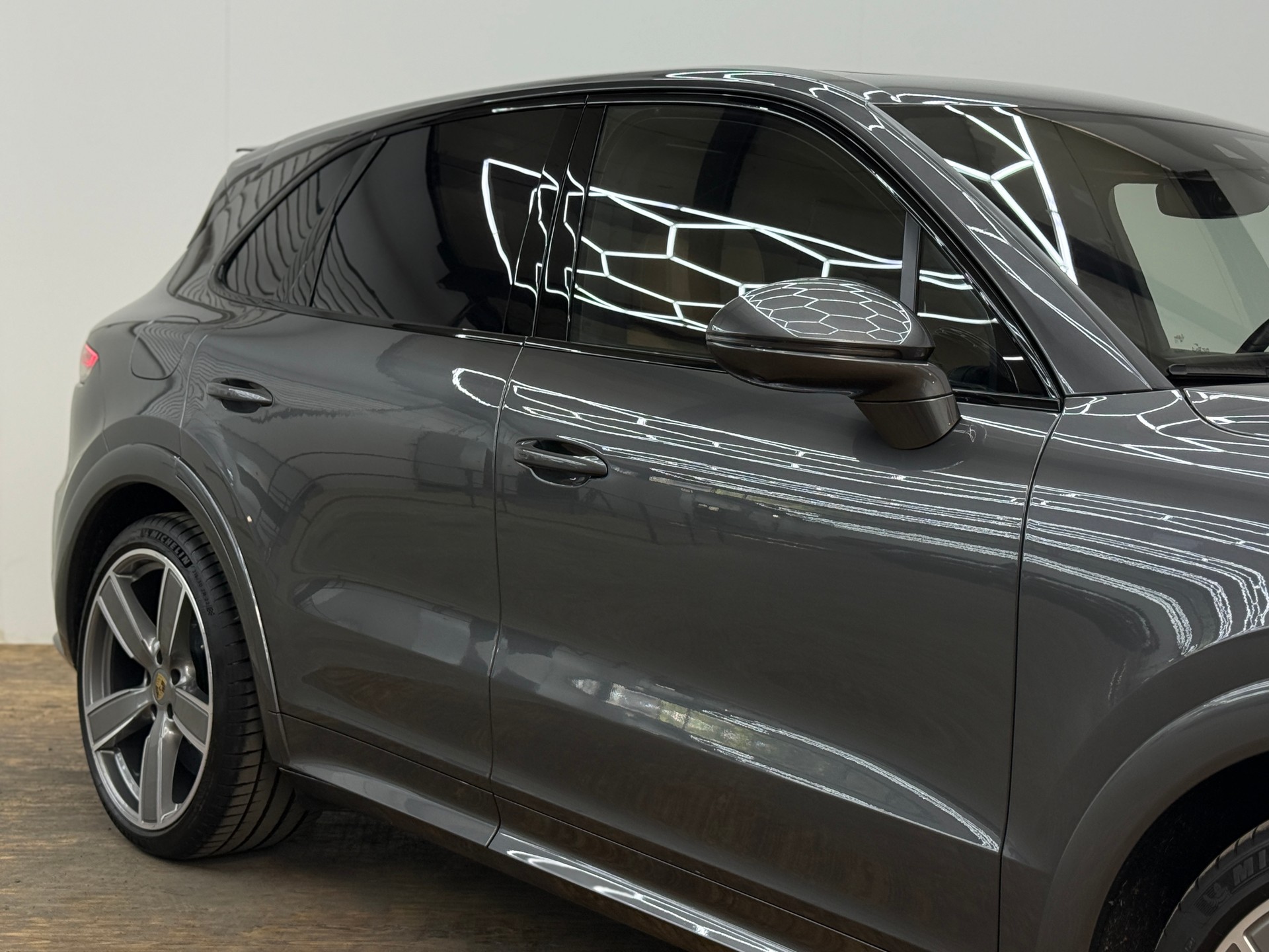 PORSCHE Cayenne Turbo S E-Hybrid-image-16