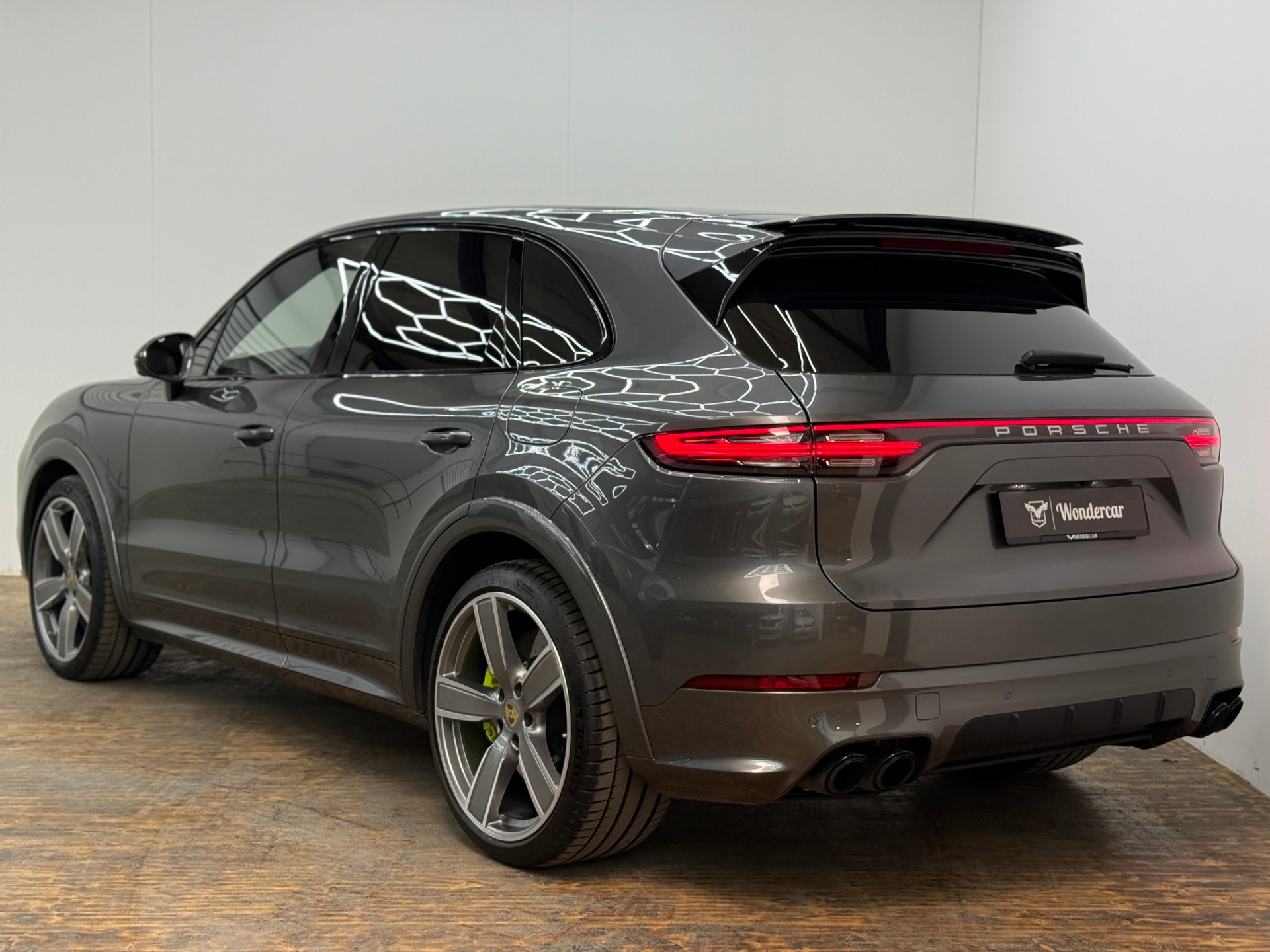 PORSCHE Cayenne Turbo S E-Hybrid-image-9
