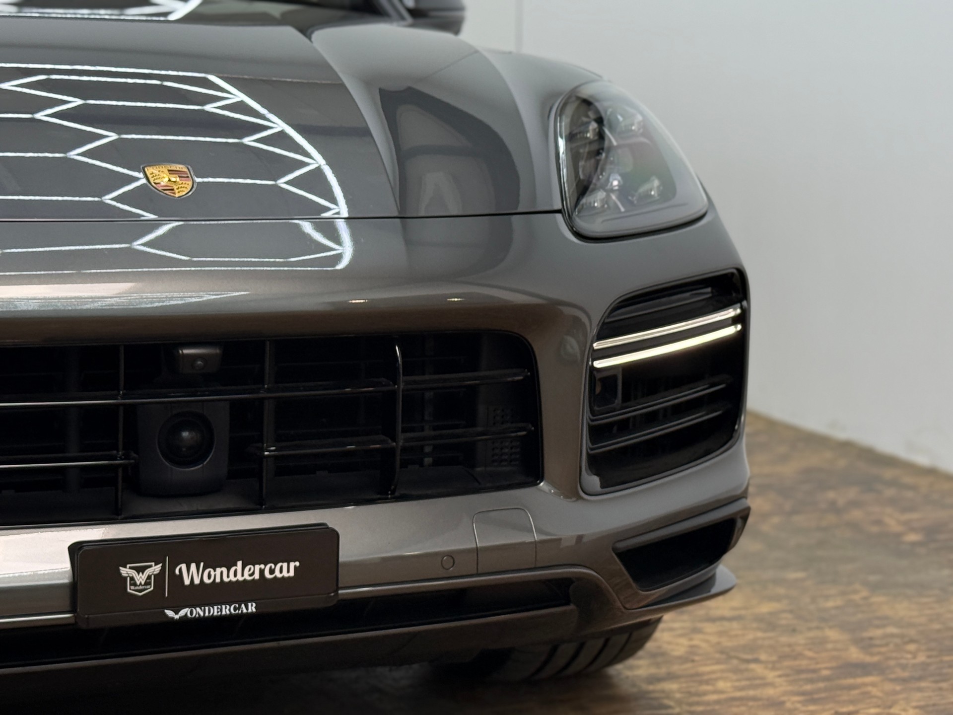 PORSCHE Cayenne Turbo S E-Hybrid-image-3