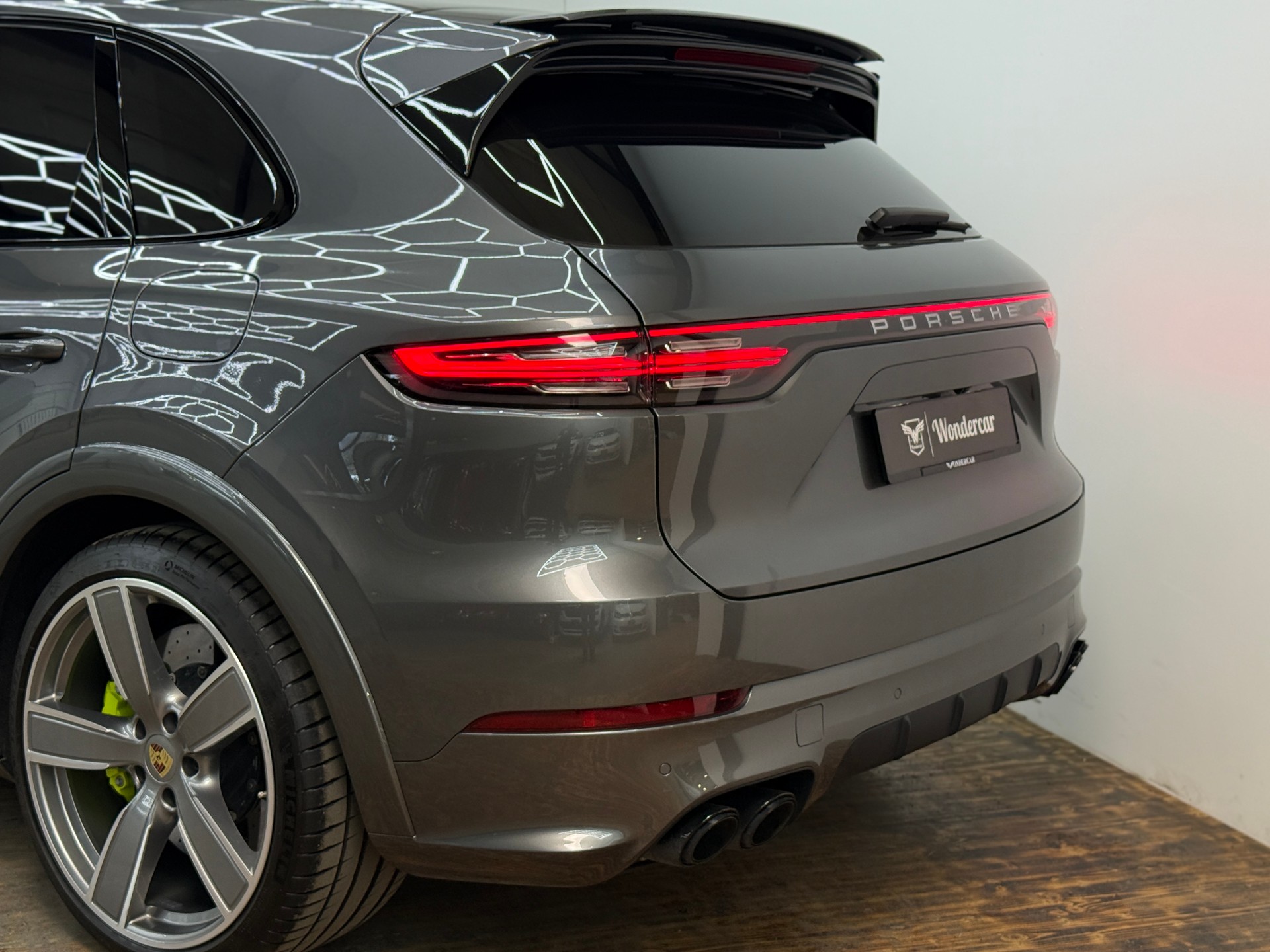 PORSCHE Cayenne Turbo S E-Hybrid-image-10