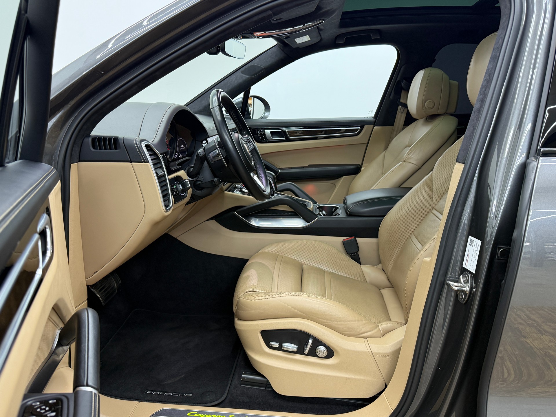 PORSCHE Cayenne Turbo S E-Hybrid-image-18