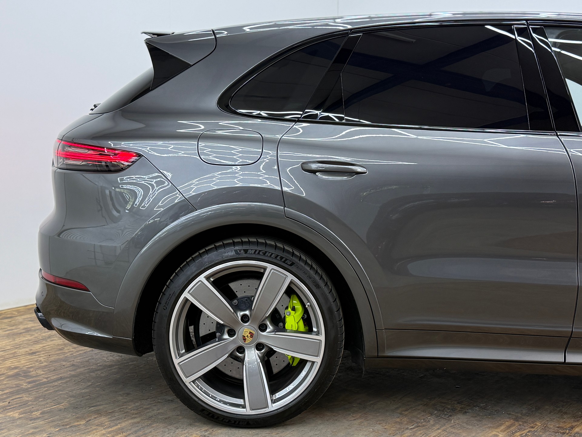 PORSCHE Cayenne Turbo S E-Hybrid-image-14