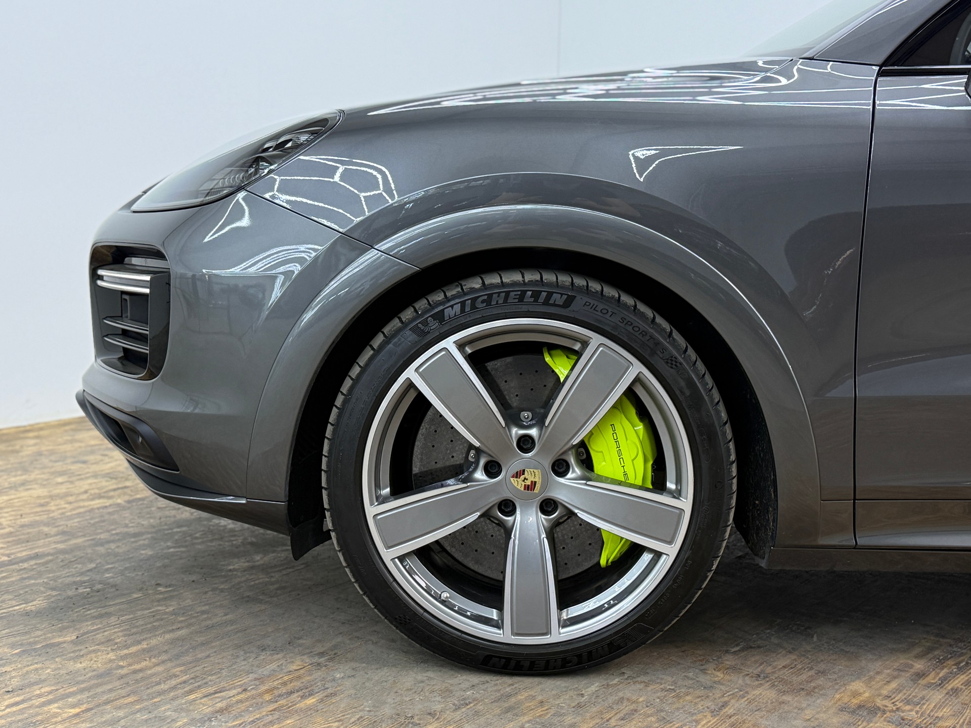 PORSCHE Cayenne Turbo S E-Hybrid-image-5