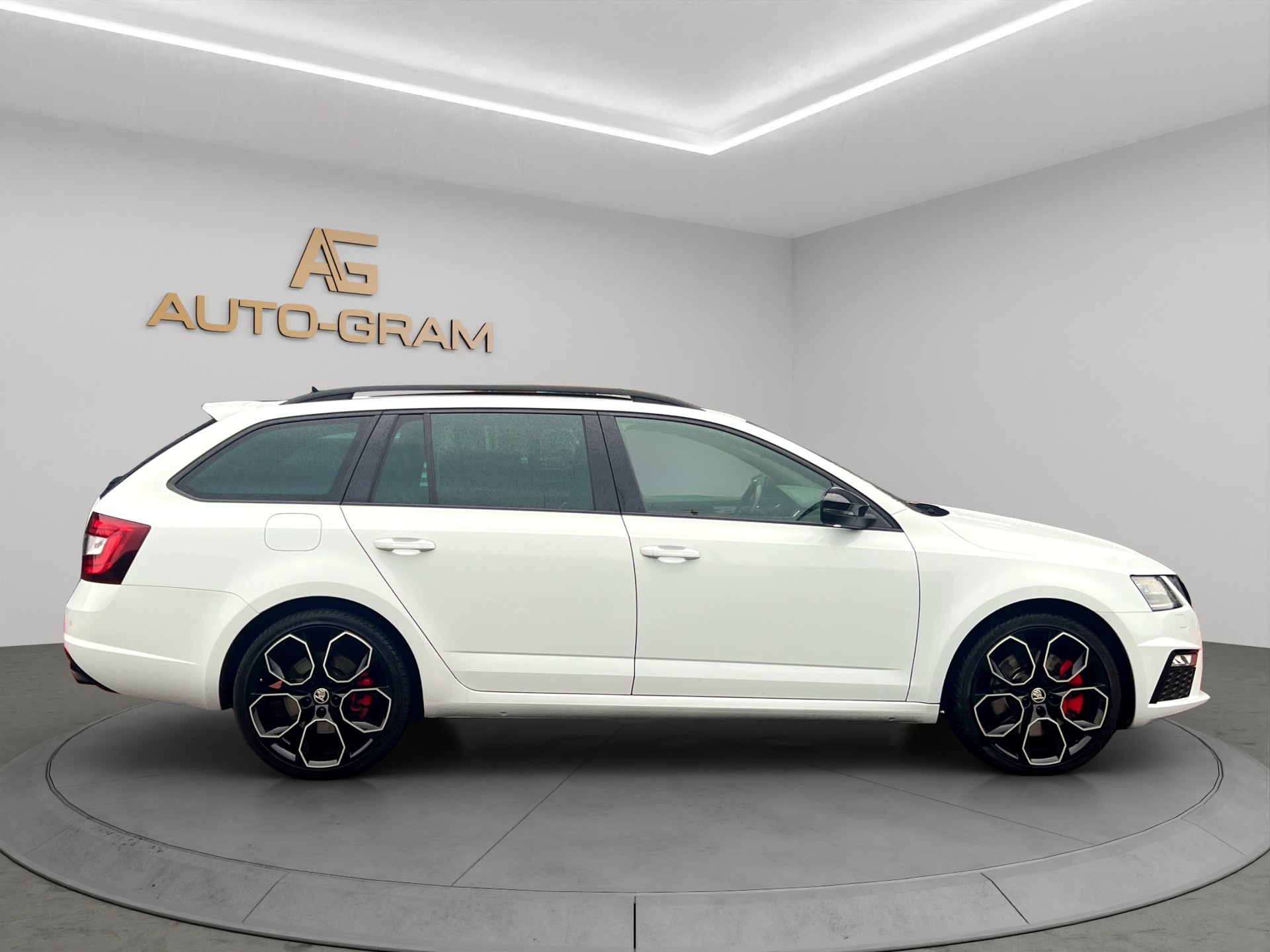 SKODA Octavia Combi 2.0 TSI RS 245 DSG-image-6