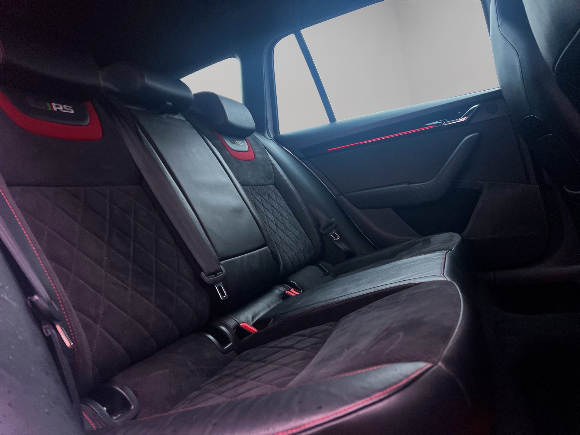 SKODA Octavia Combi 2.0 TSI RS 245 DSG-image-22