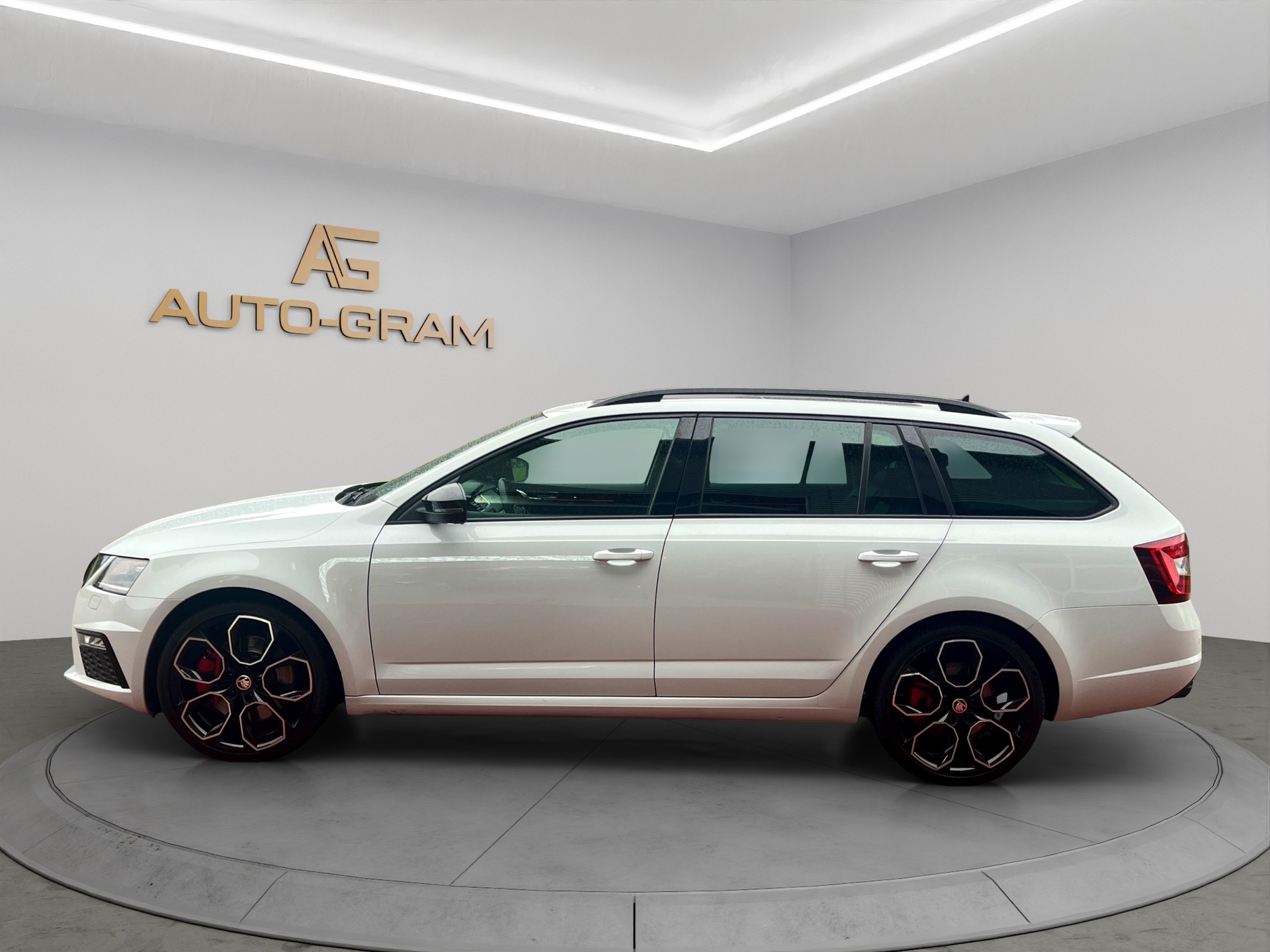 SKODA Octavia Combi 2.0 TSI RS 245 DSG-image-2