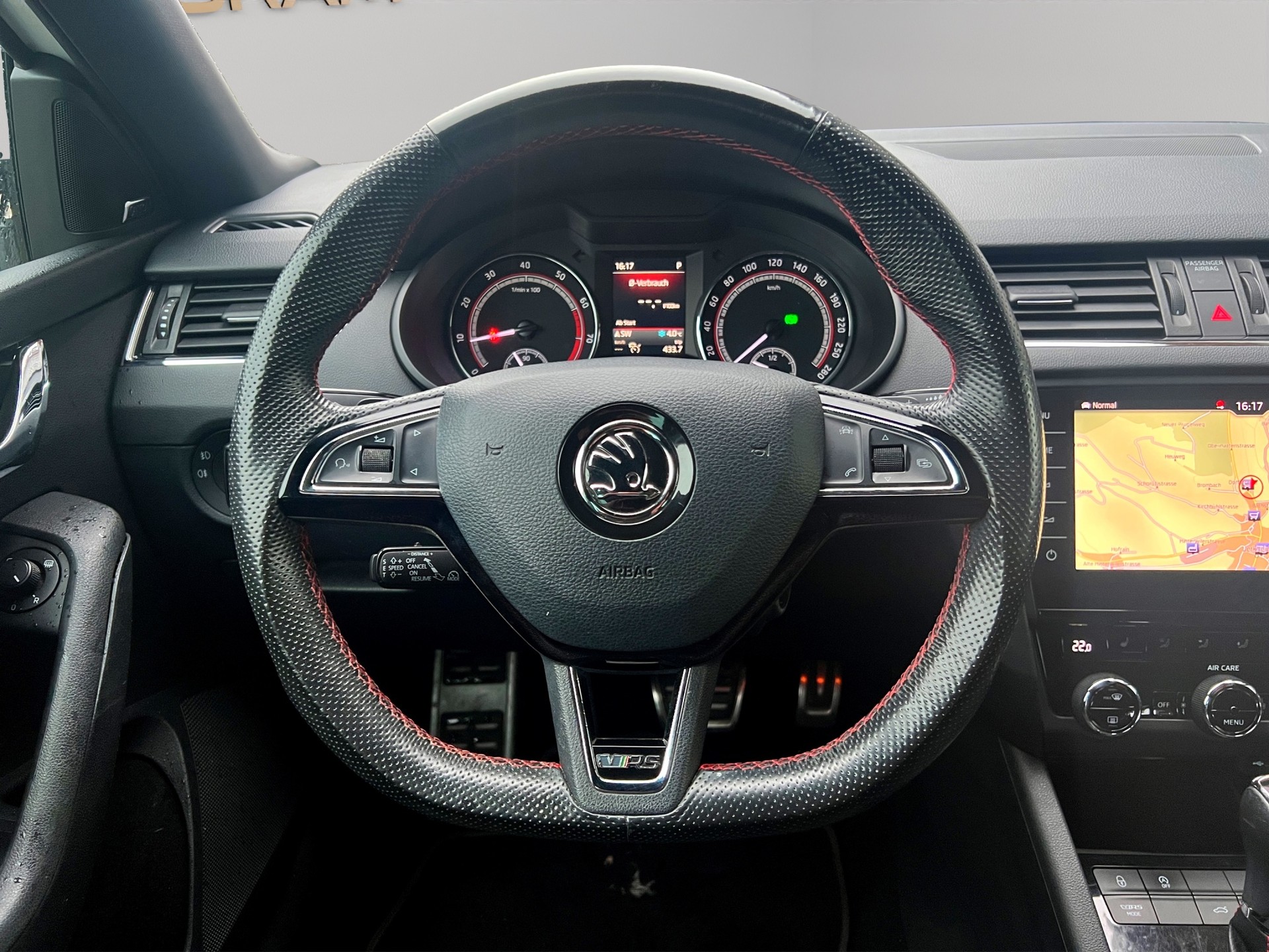SKODA Octavia Combi 2.0 TSI RS 245 DSG-image-15
