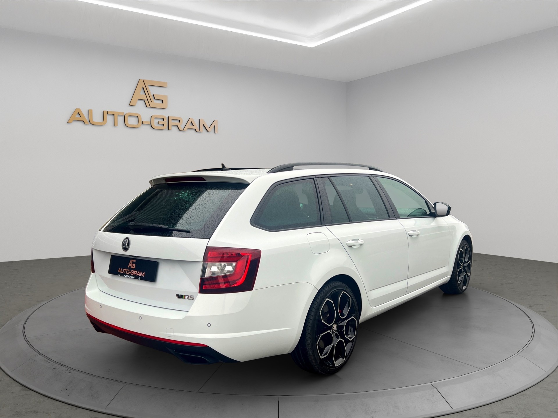 SKODA Octavia Combi 2.0 TSI RS 245 DSG-image-5
