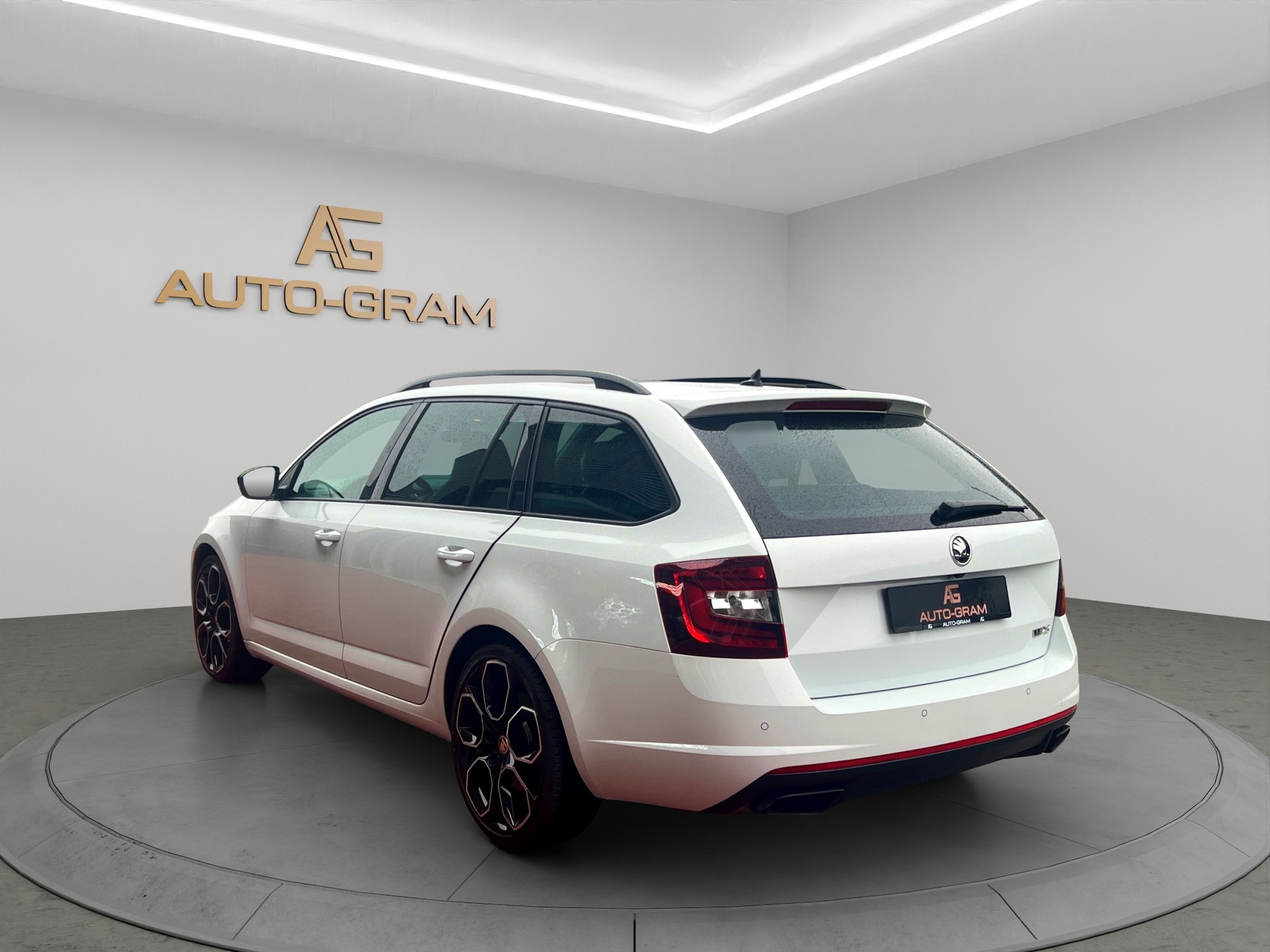 SKODA Octavia Combi 2.0 TSI RS 245 DSG-image-3