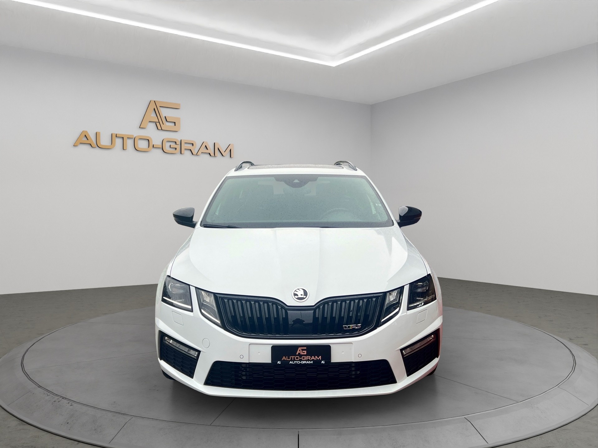 SKODA Octavia Combi 2.0 TSI RS 245 DSG-image-1