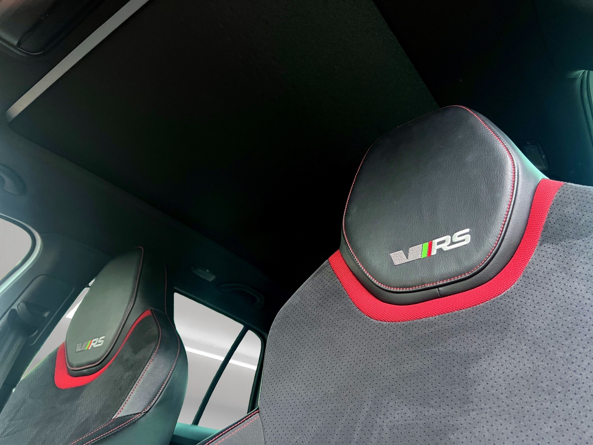SKODA Octavia Combi 2.0 TSI RS 245 DSG-image-23
