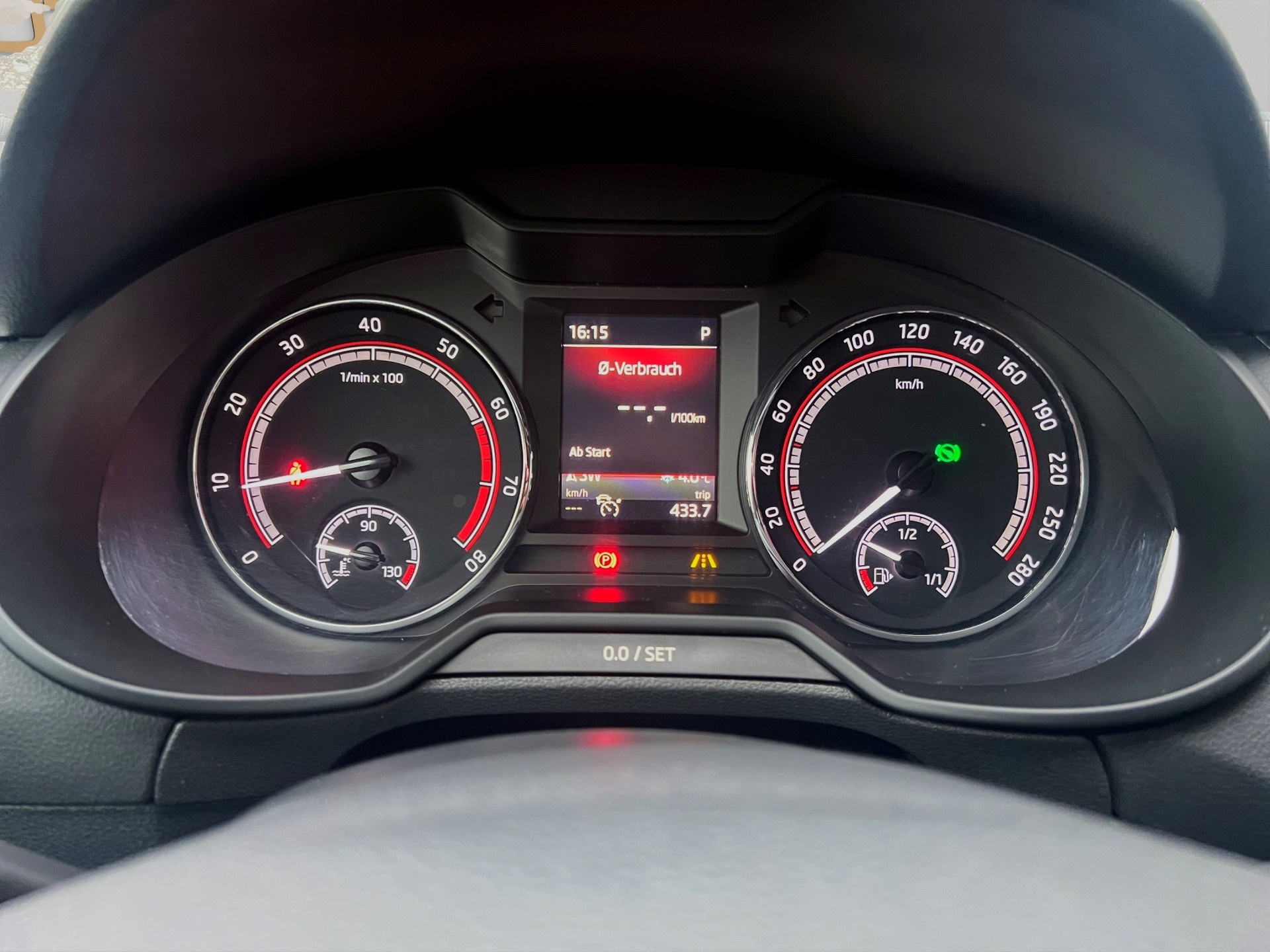 SKODA Octavia Combi 2.0 TSI RS 245 DSG-image-16