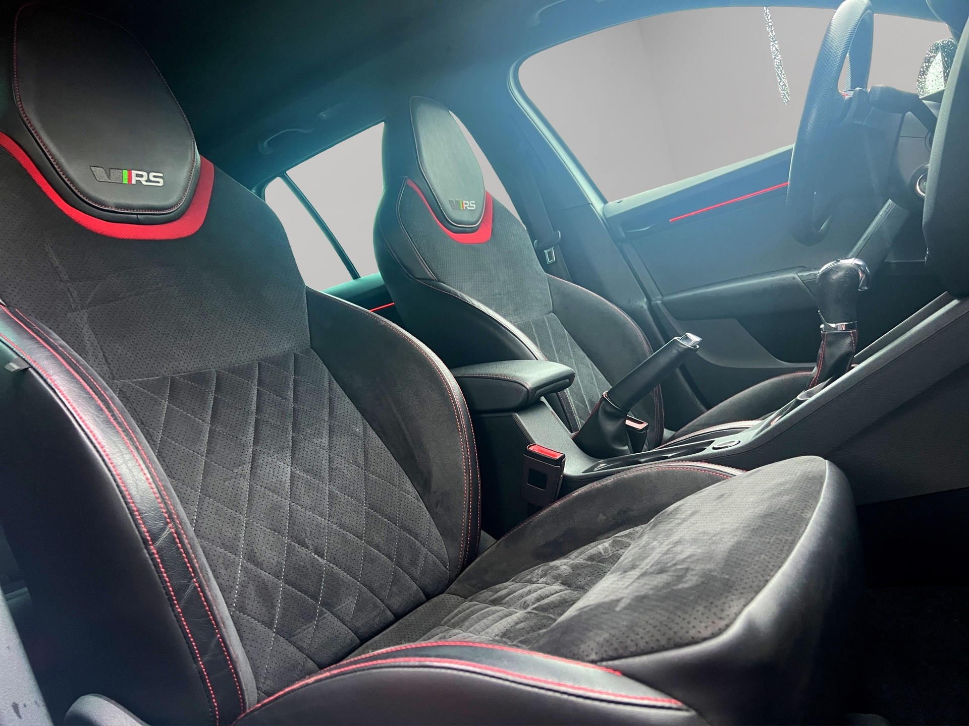 SKODA Octavia Combi 2.0 TSI RS 245 DSG-image-12