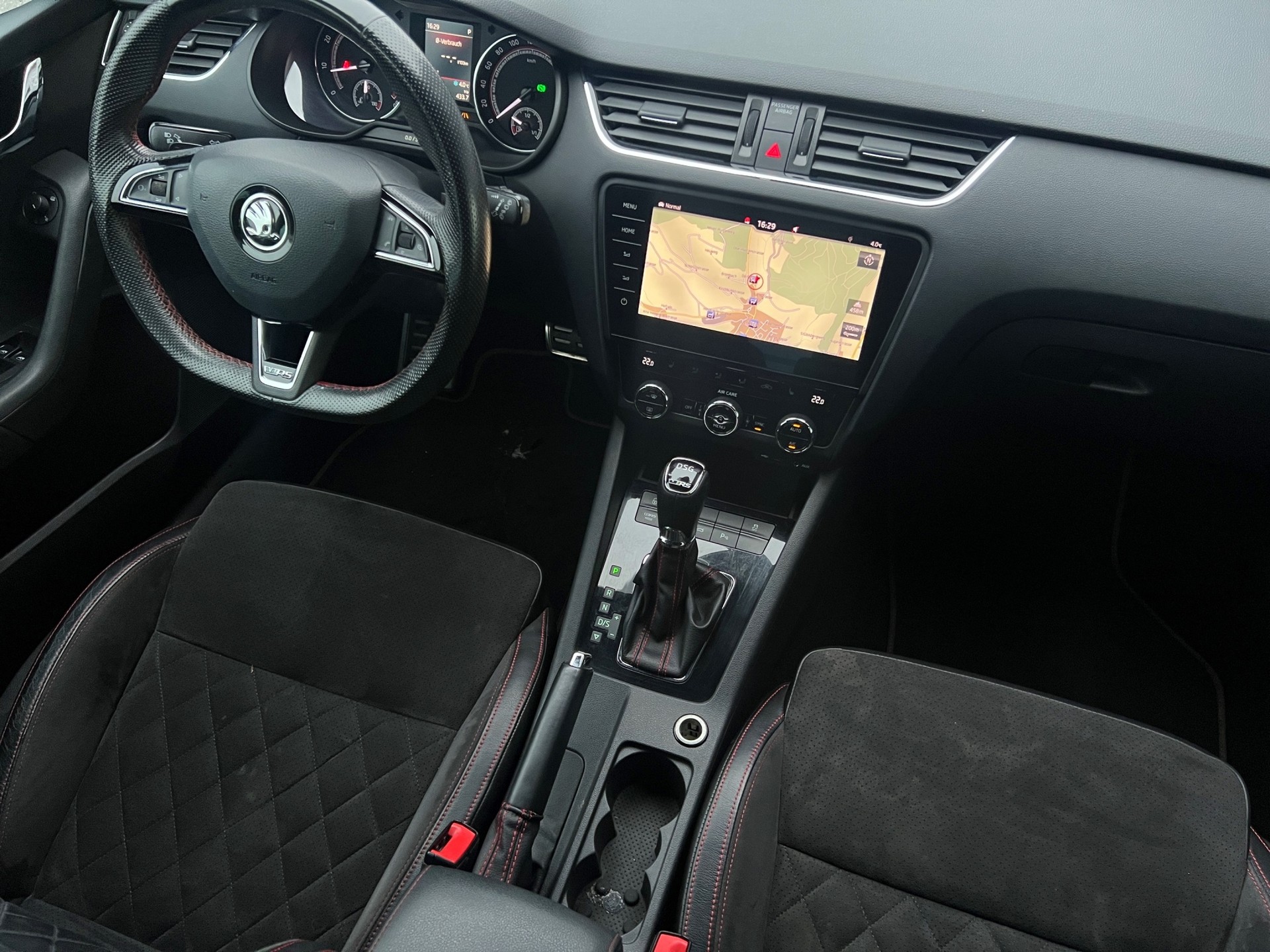 SKODA Octavia Combi 2.0 TSI RS 245 DSG-image-14